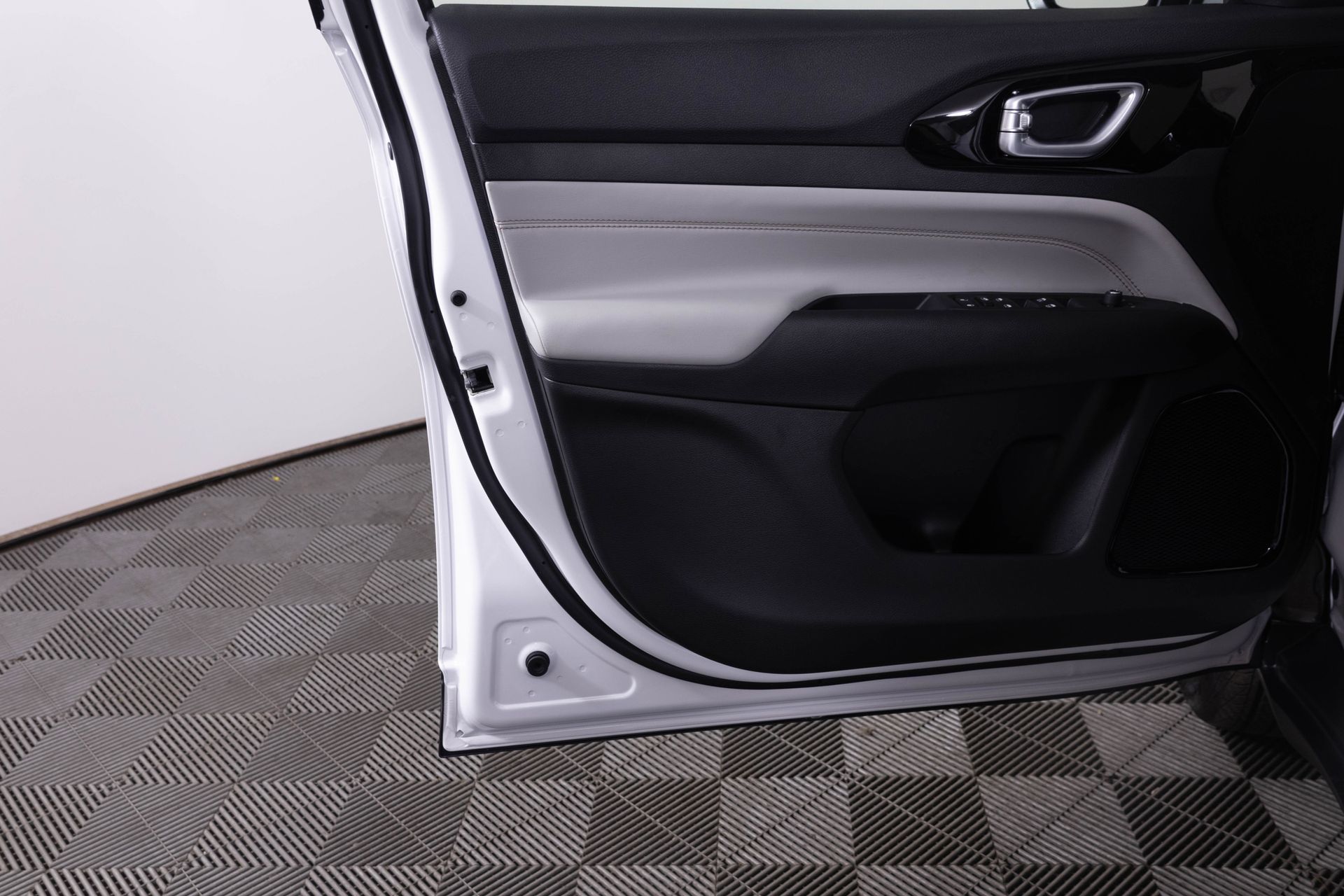 2026 JEEP COMPASS - Image 14