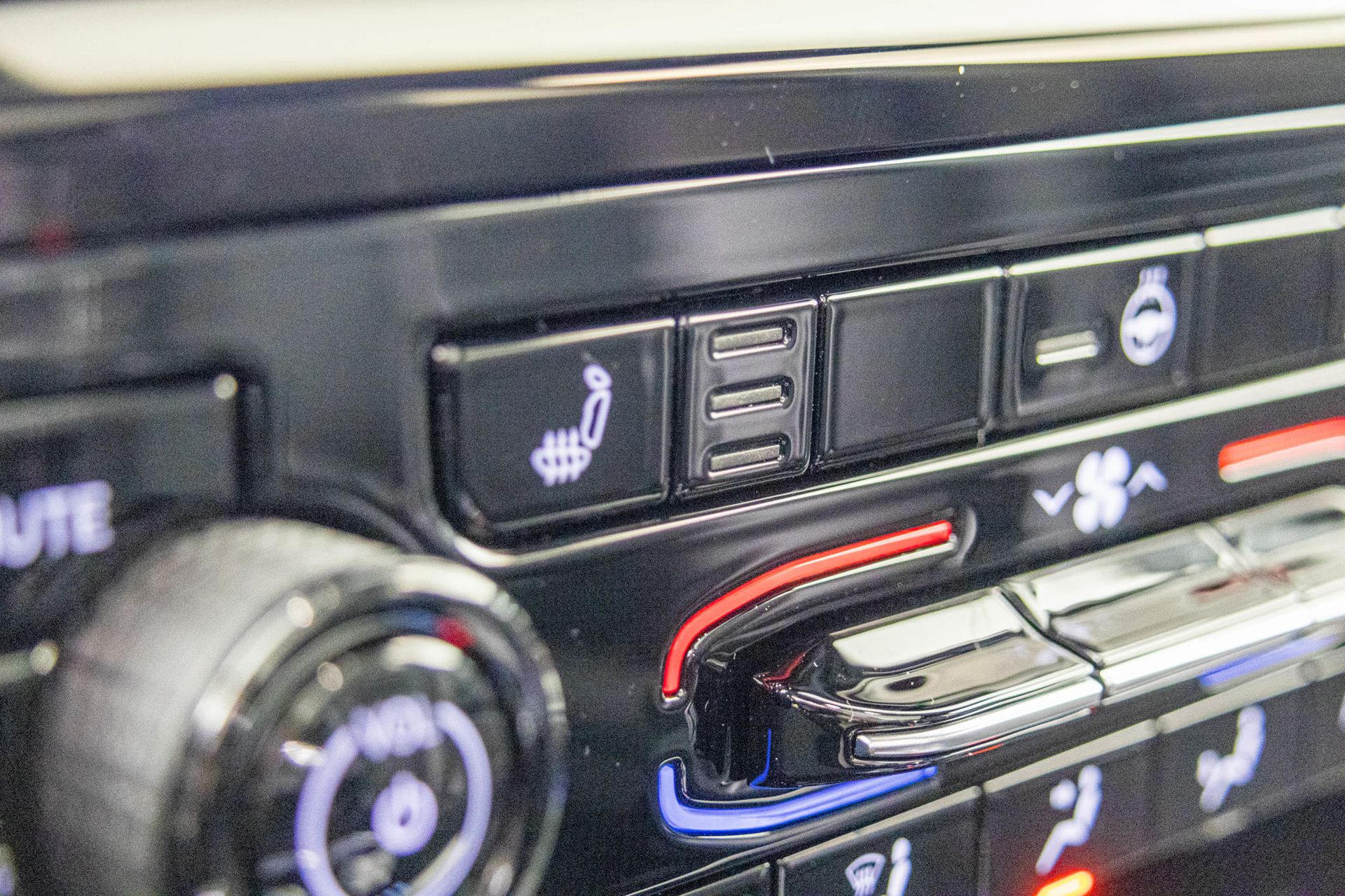 2025 JEEP GRAND CHEROKEE - Image 26