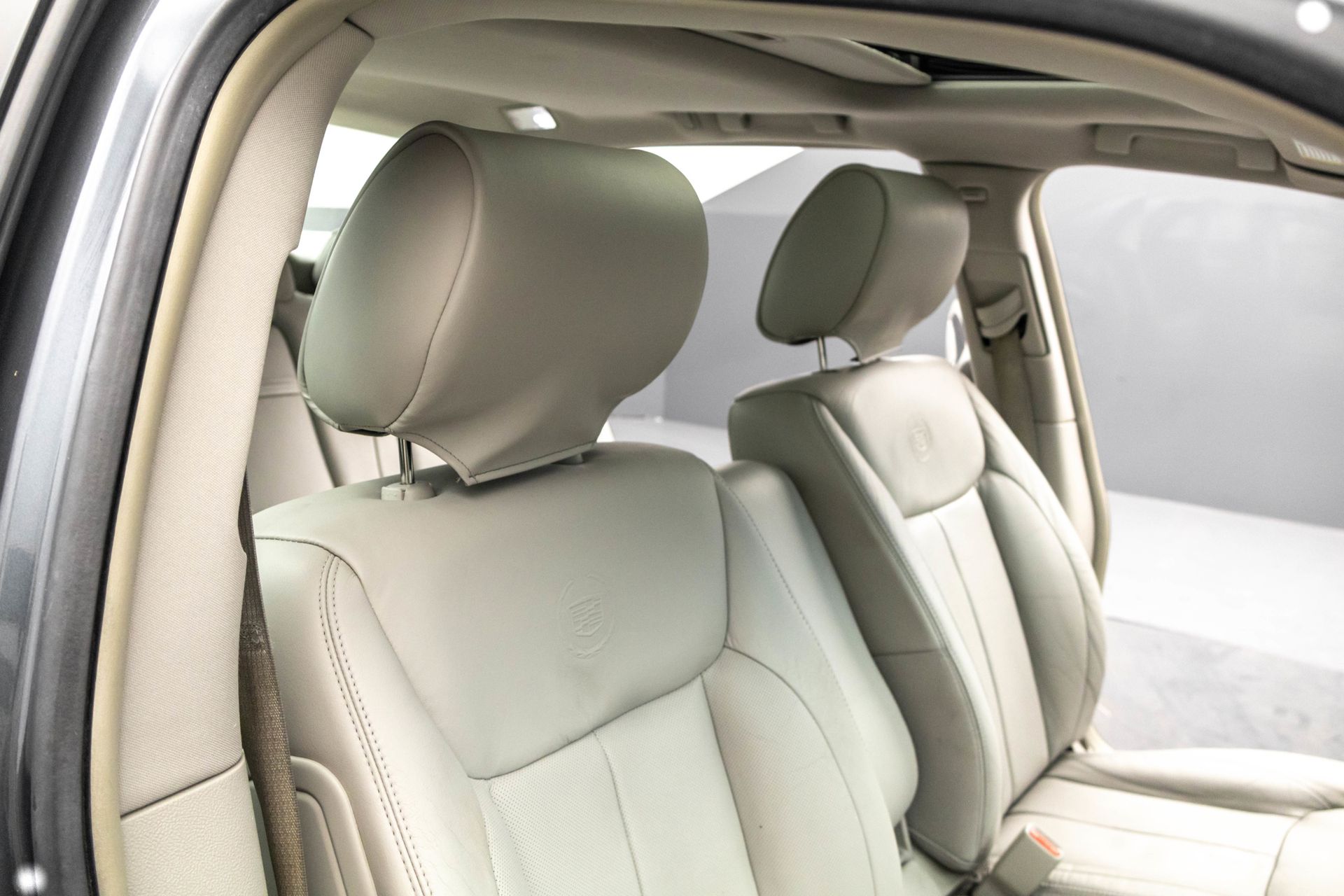 2011 CADILLAC DTS - Image 39