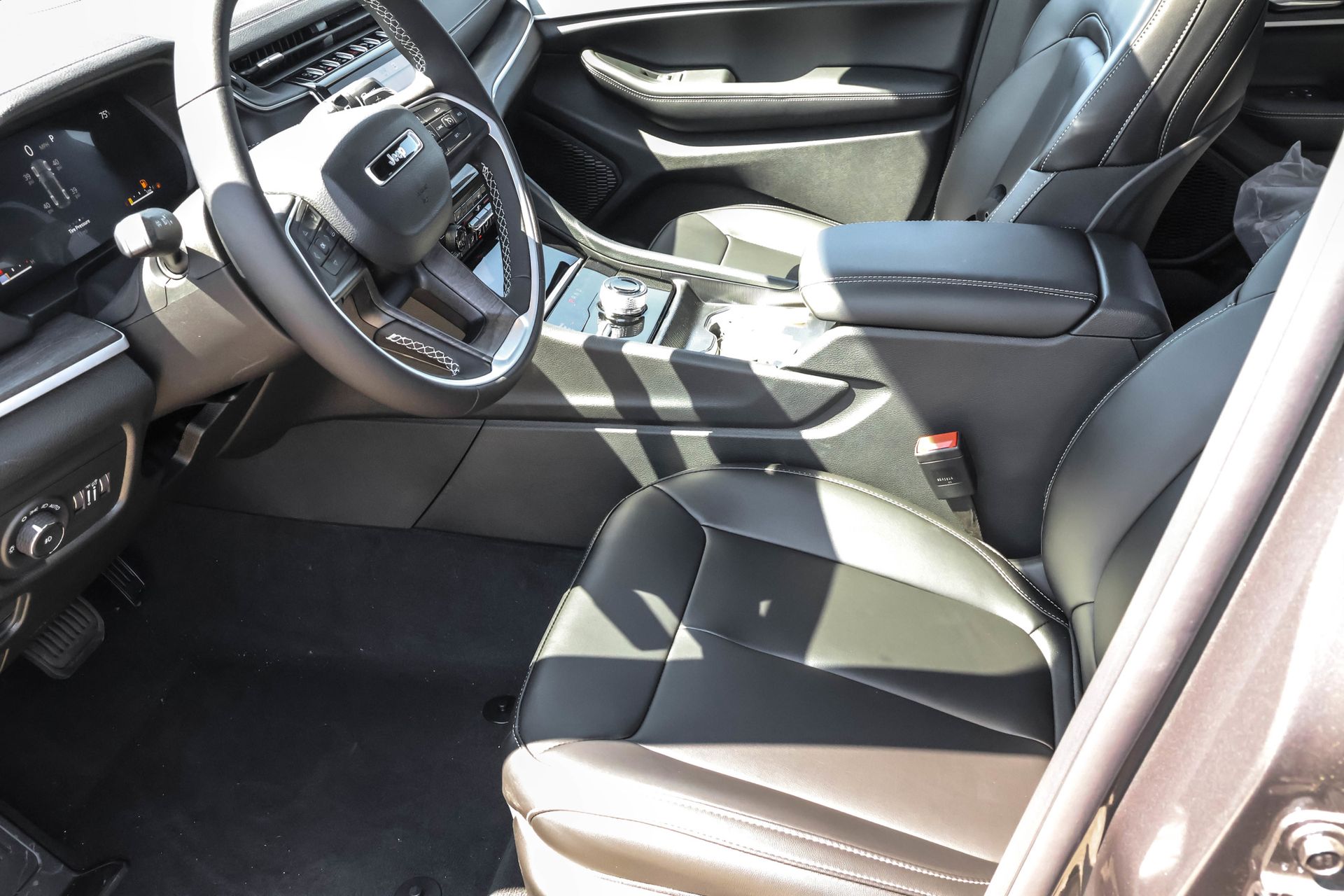 2025 JEEP GRAND CHEROKEE - Image 5