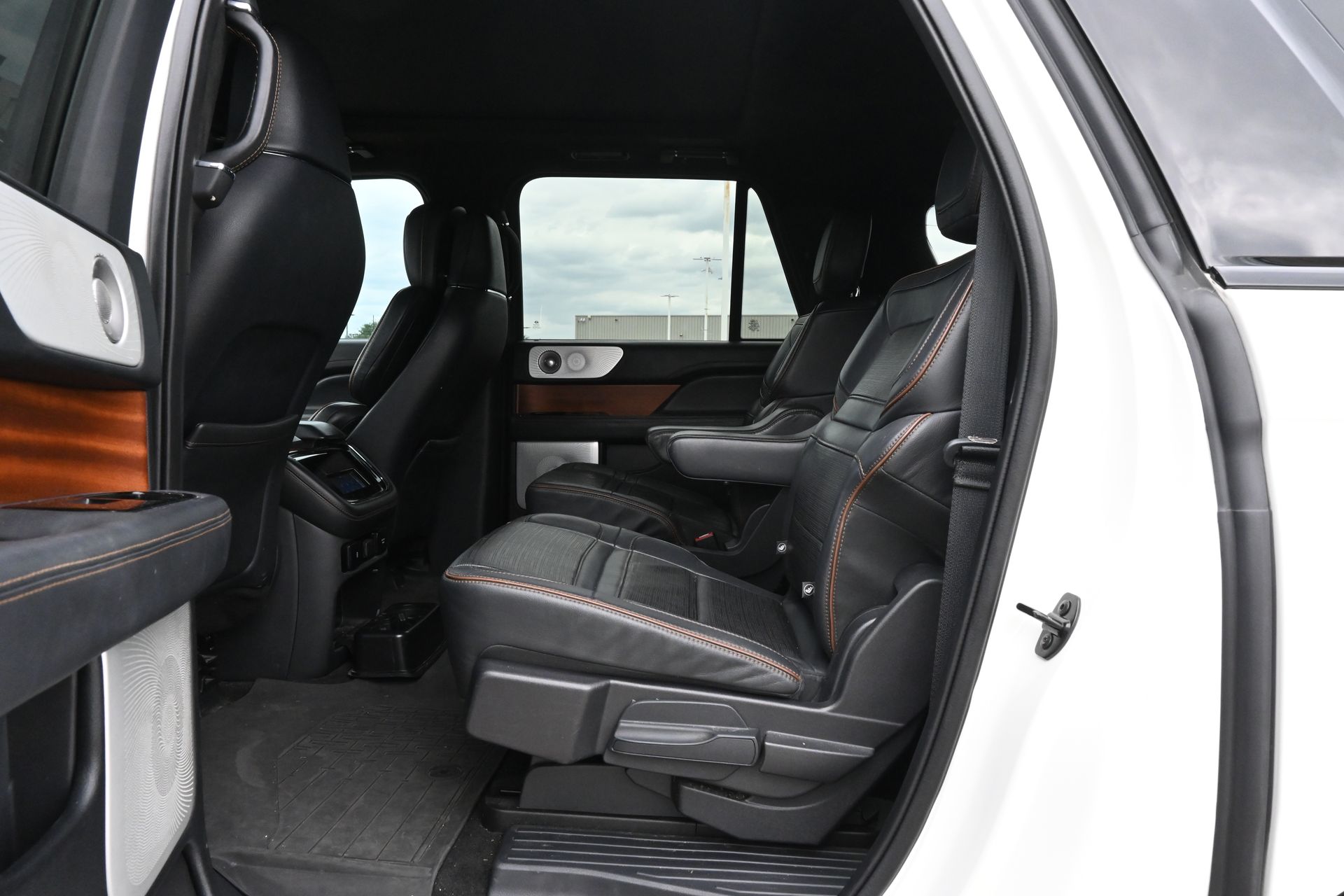2022 Lincoln Navigator L Black Label White at Classic Chevrolet Galveston