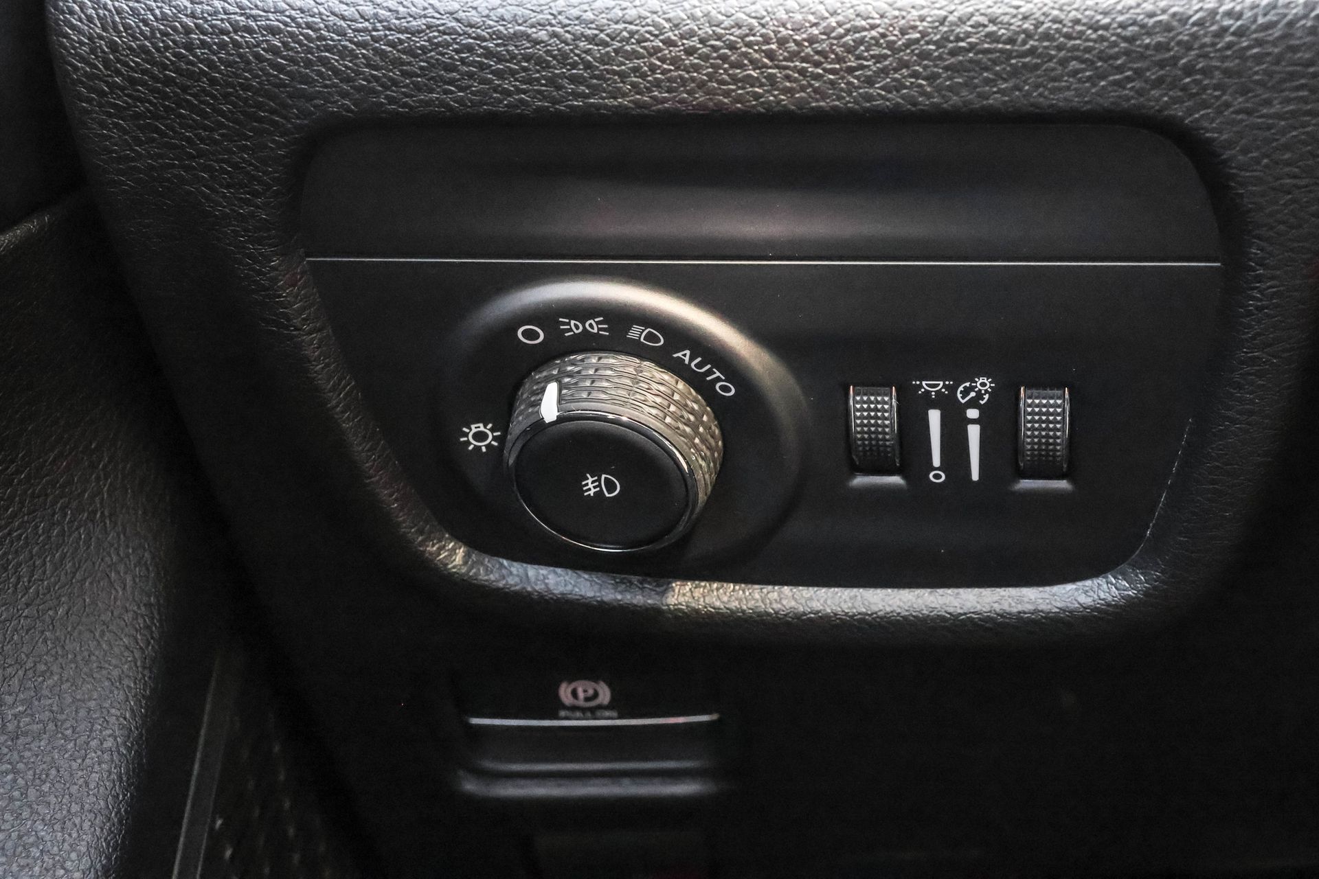 2025 JEEP GRAND CHEROKEE - Image 28