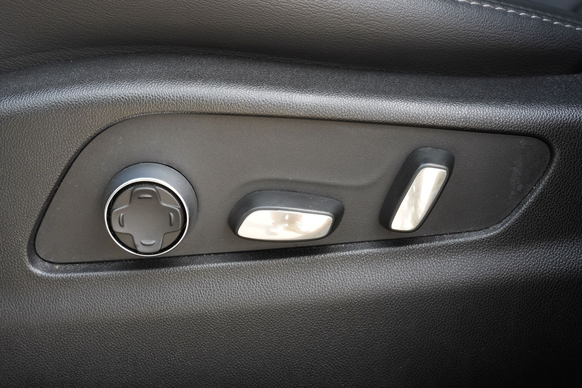 2025 Cadillac XT4 Premium Luxury Silver at Tom Peacock Cadillac