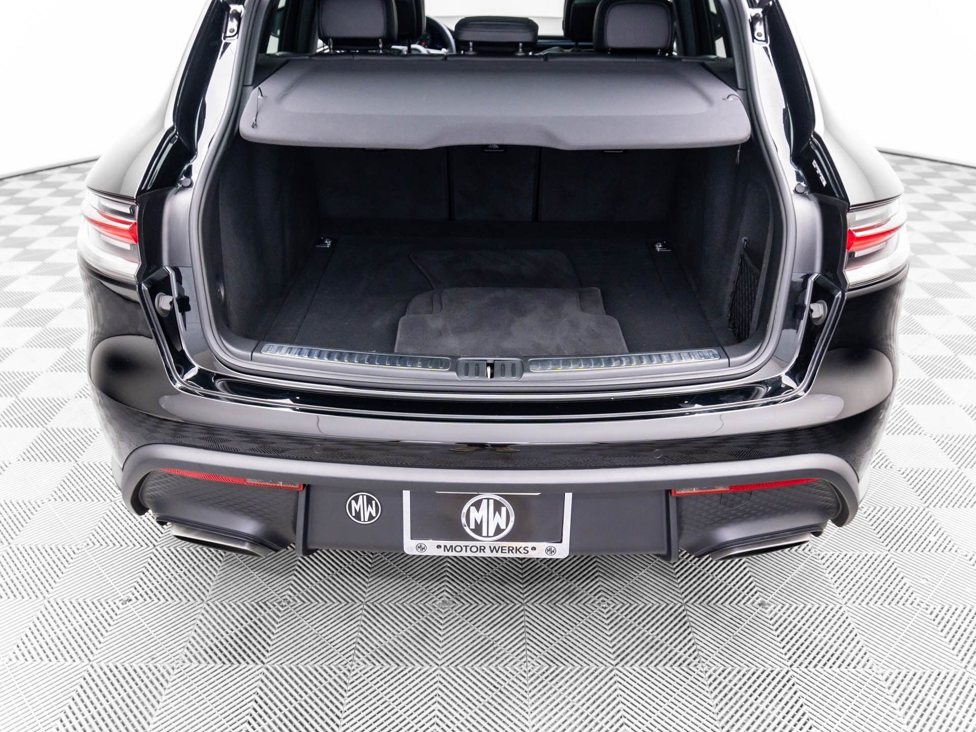 2024 Porsche Macan  photo