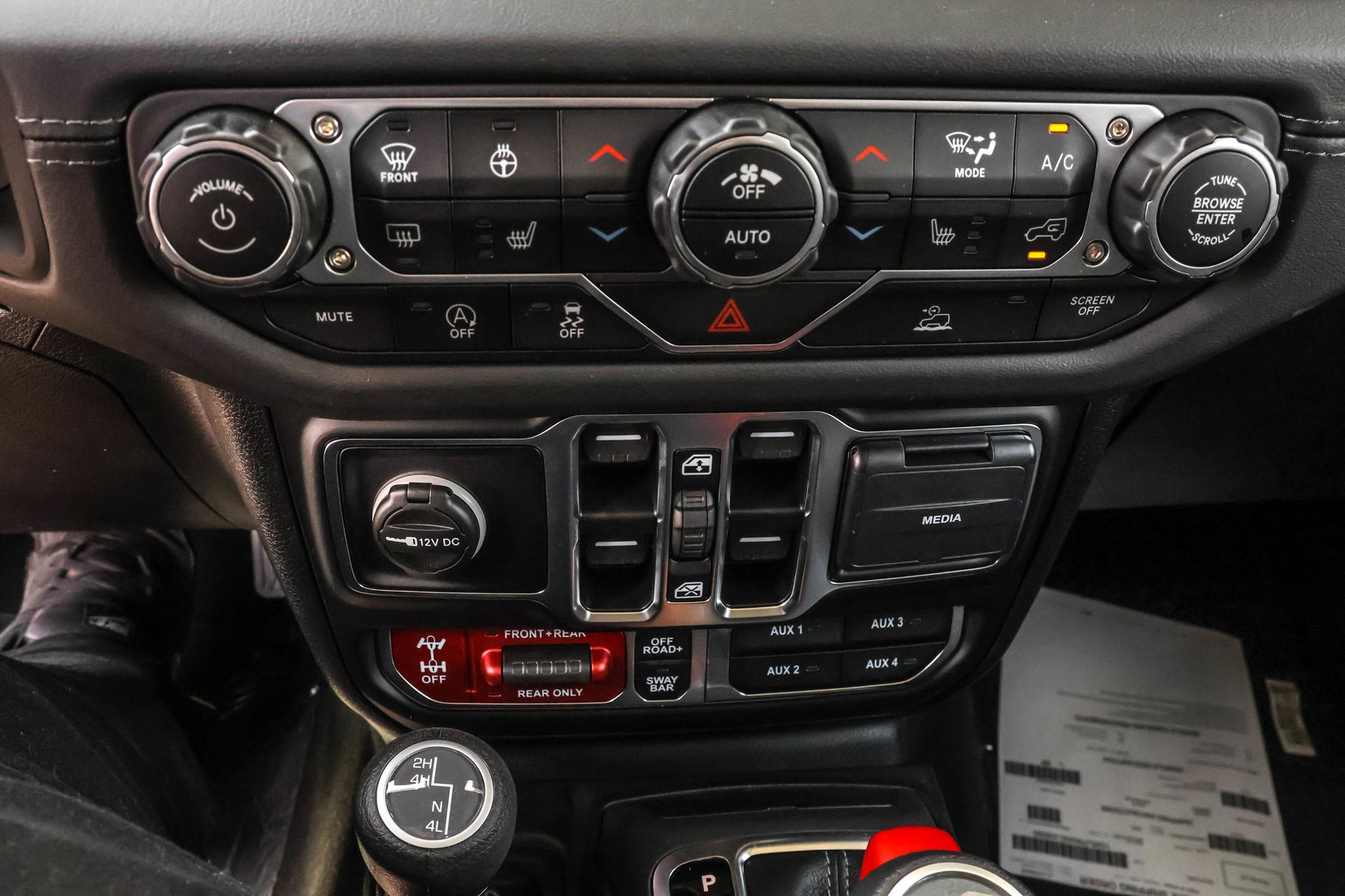 2025 JEEP GLADIATOR - Image 18