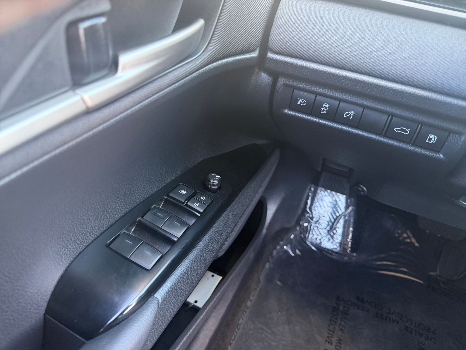 2025 Toyota Camry LE - Photo 22