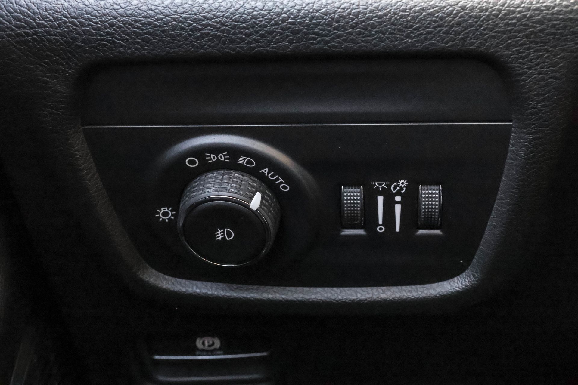 2025 JEEP GRAND CHEROKEE - Image 31