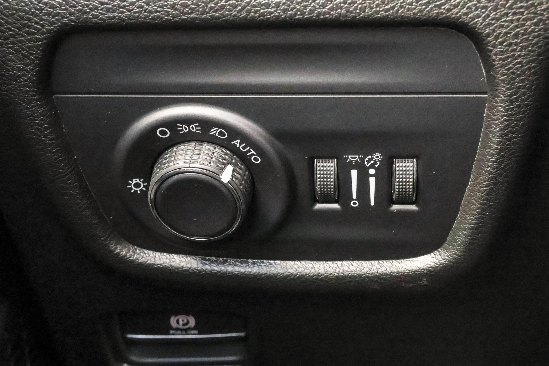 2025 JEEP GRAND CHEROKEE - Image 28