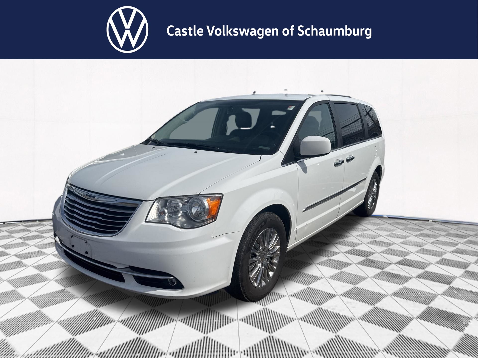 2016 Chrysler Town & Country Touring FWD