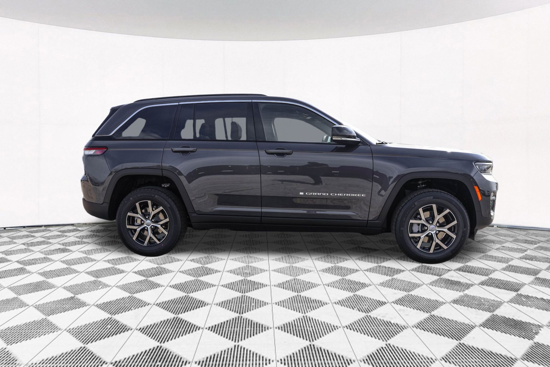 2025 JEEP GRAND CHEROKEE - Image 14