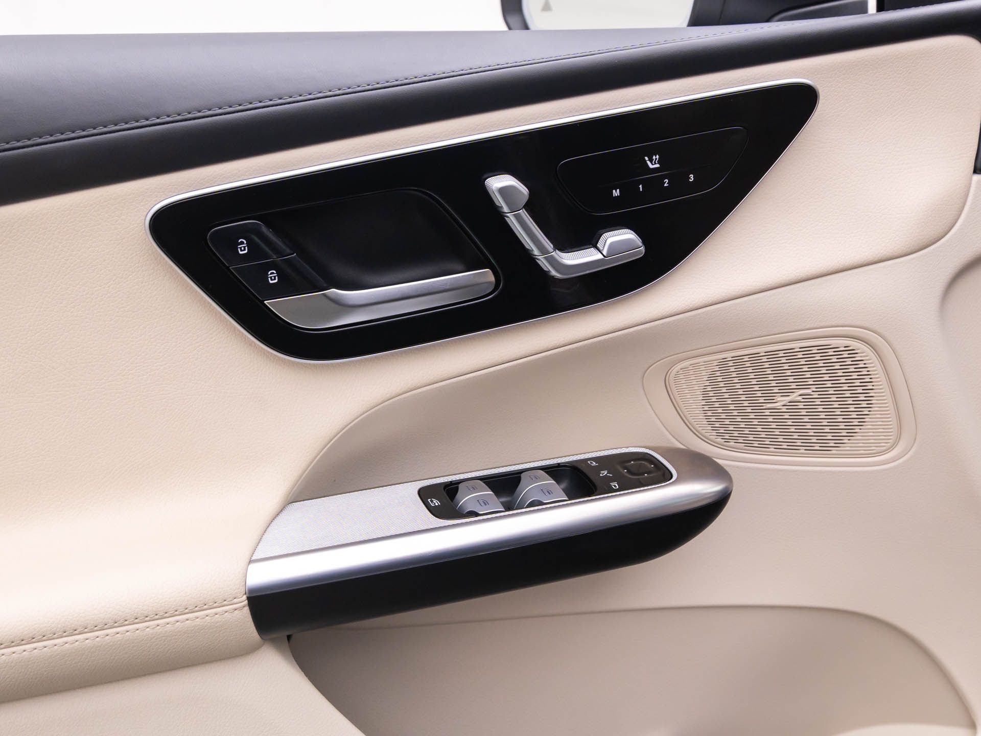 2023 Mercedes-Benz GLC GLC 300 photo