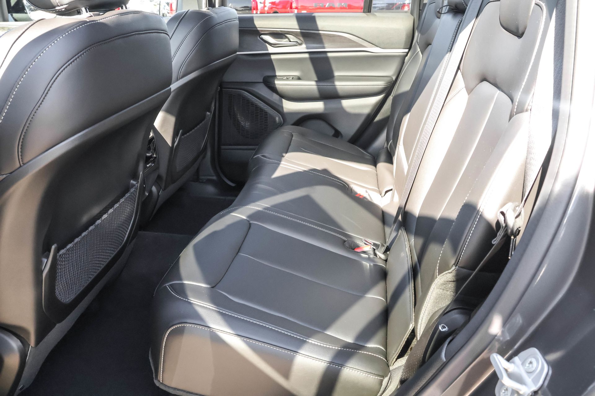 2025 JEEP GRAND CHEROKEE - Image 8