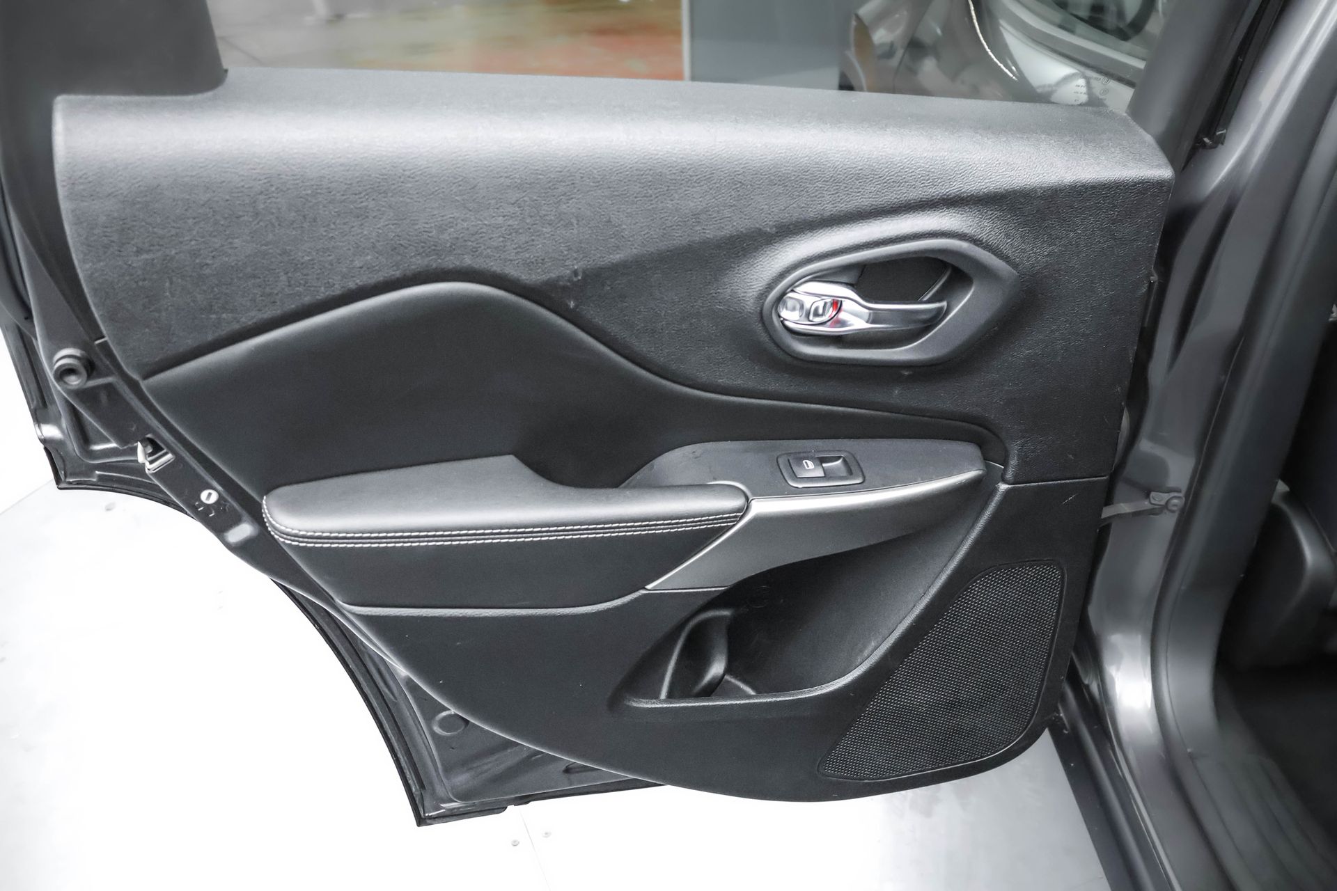 2021 JEEP CHEROKEE - Image 36