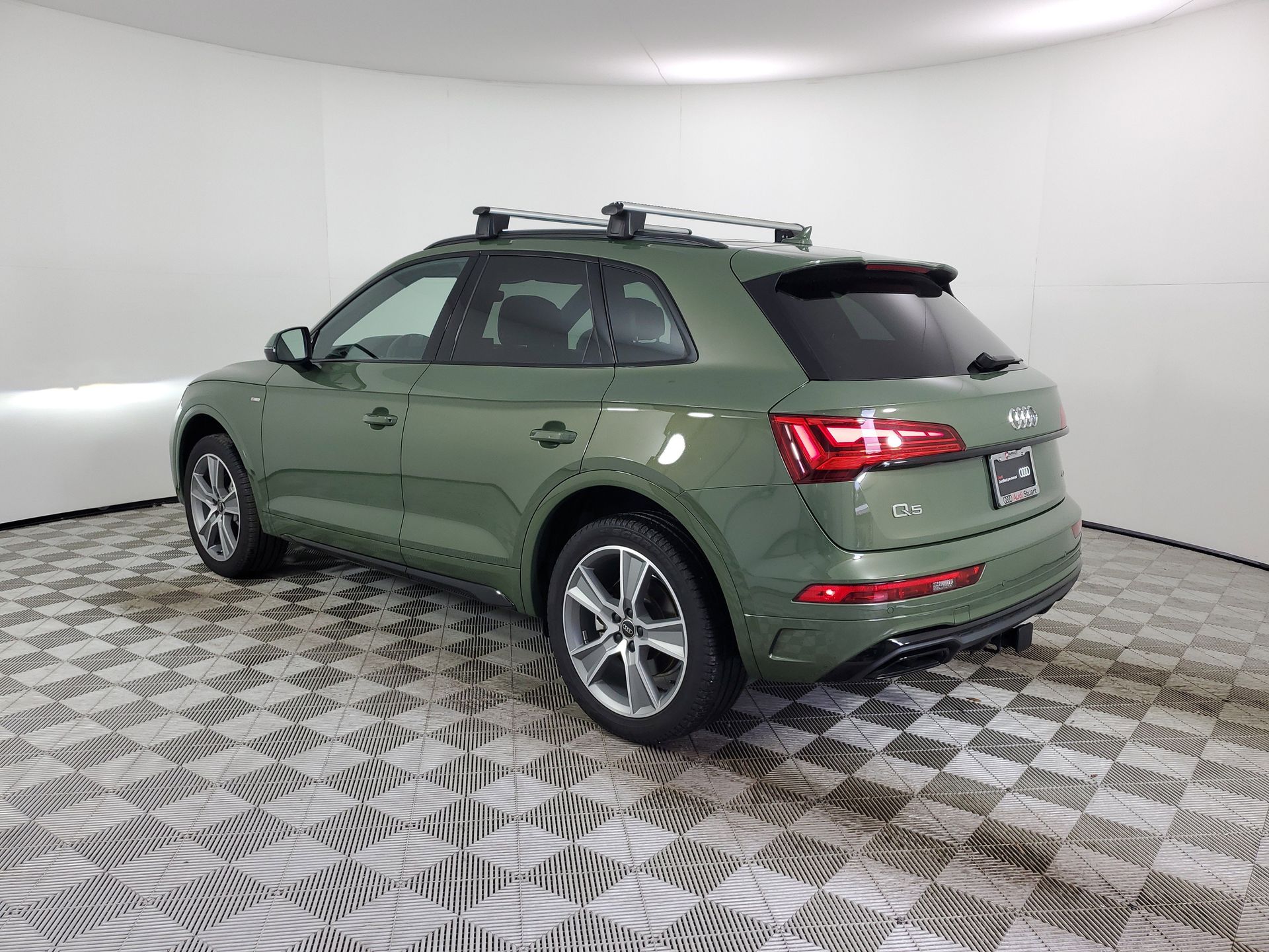 View vehicle photo 7