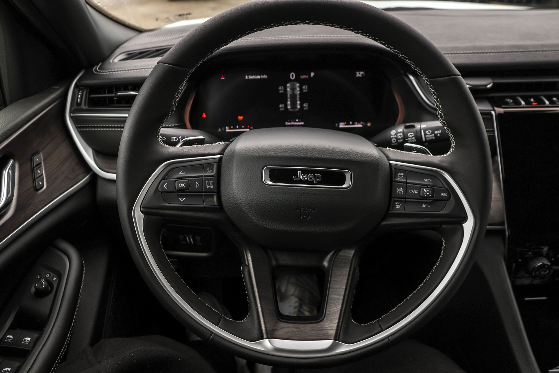 2025 JEEP GRAND CHEROKEE - Image 27