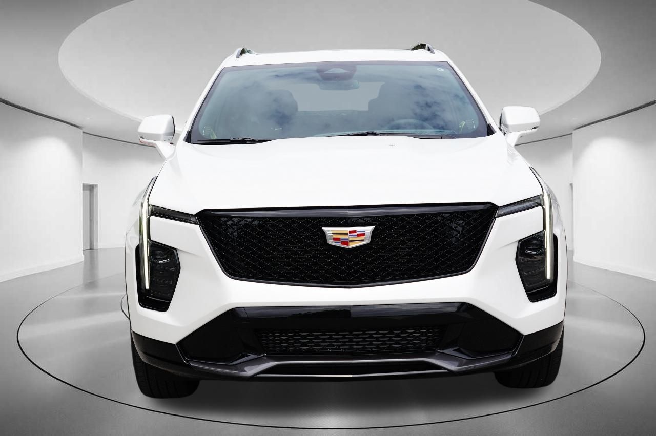 2024 Cadillac XT4 Sport 8