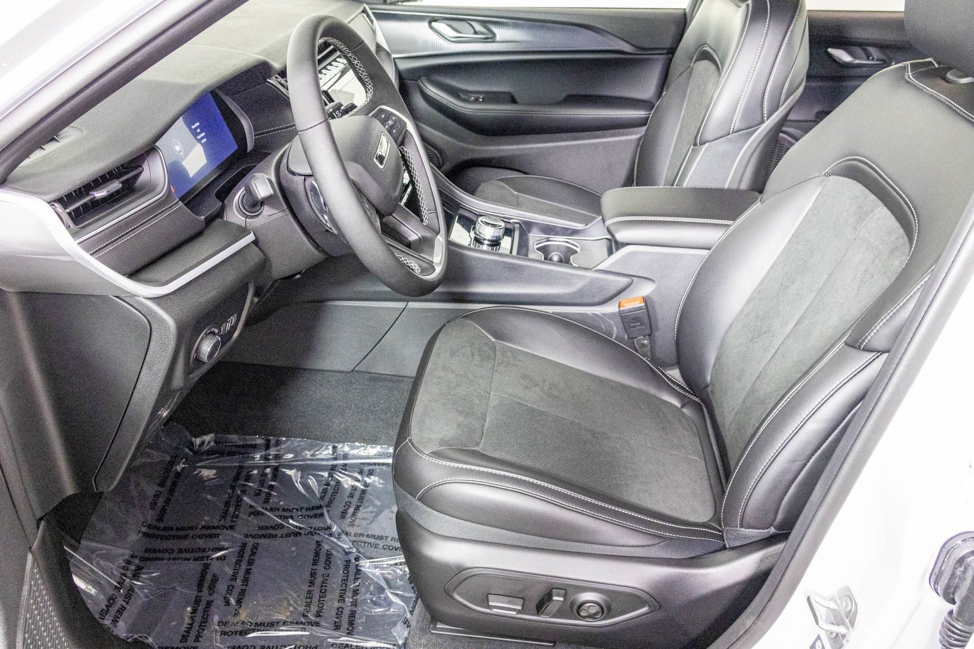 2025 JEEP GRAND CHEROKEE - Image 17