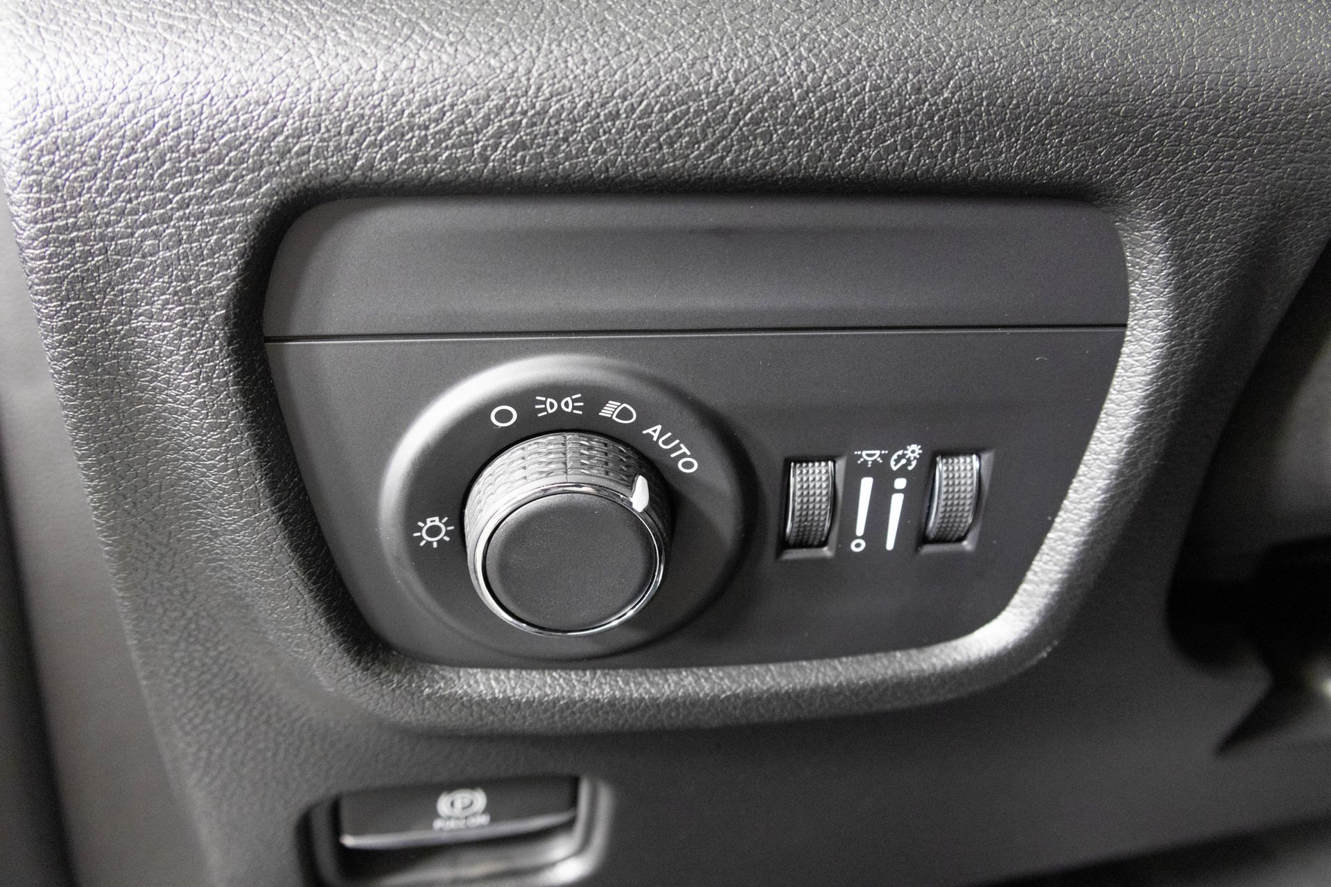 2025 JEEP GRAND CHEROKEE - Image 52