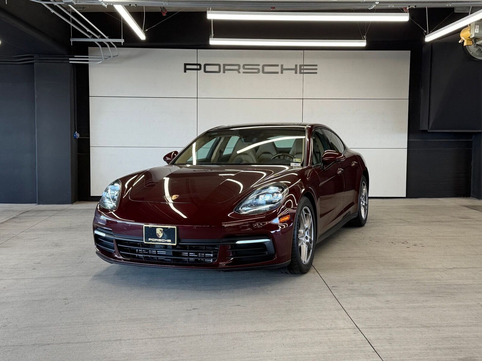 Burgundy Red Metallic 2018 Porsche Panamera Sedan Rear-Wheel Drive 8-Speed Automatic