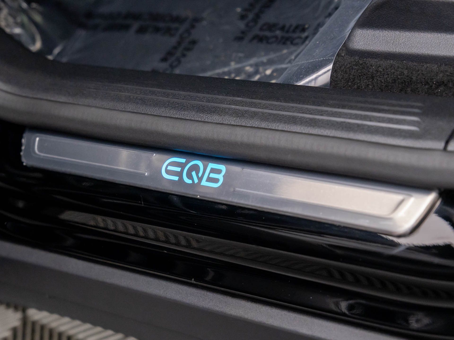2024 Mercedes-Benz EQB 300 photo