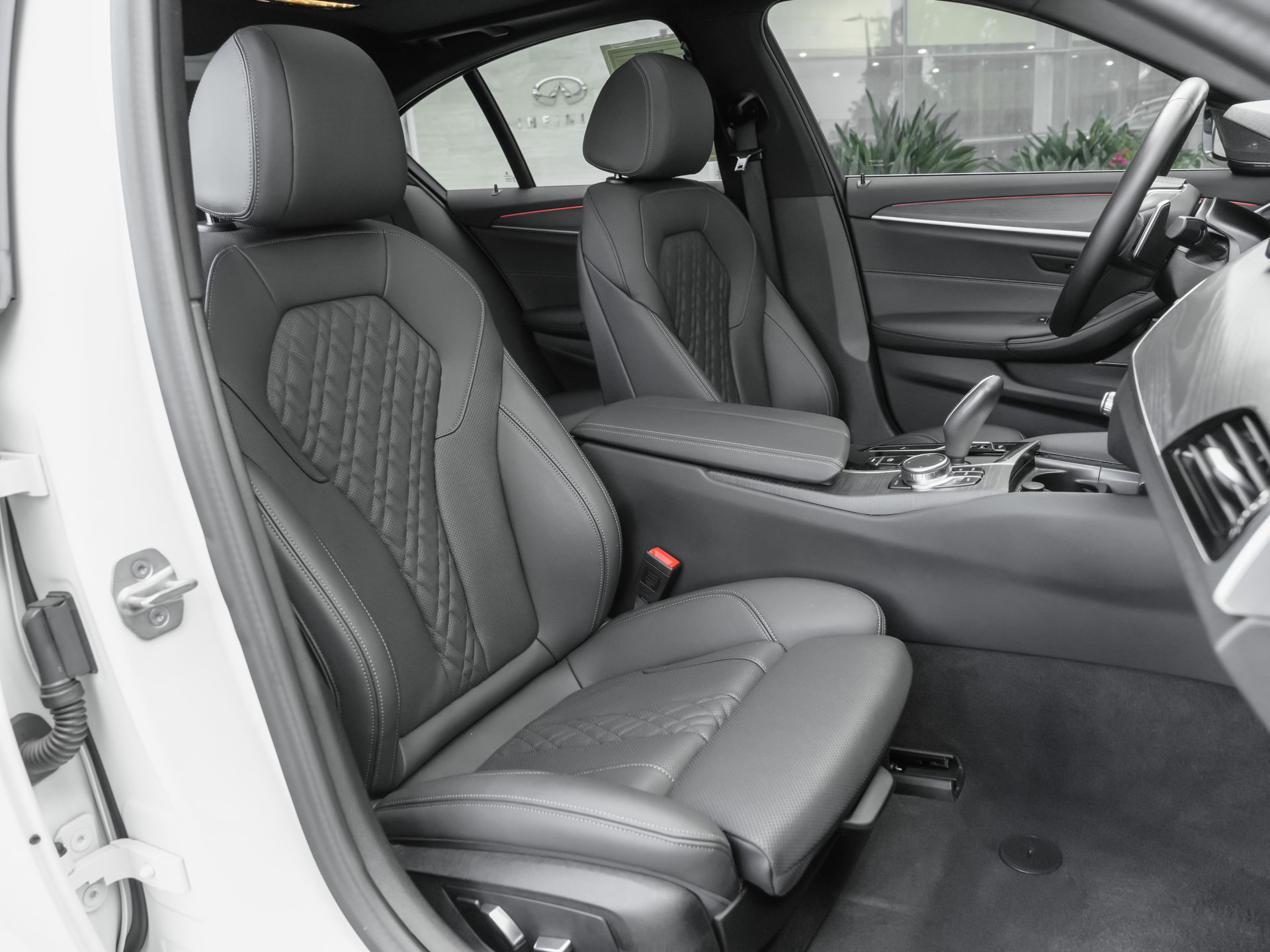 2023 BMW 5 Series 540i - Photo 40
