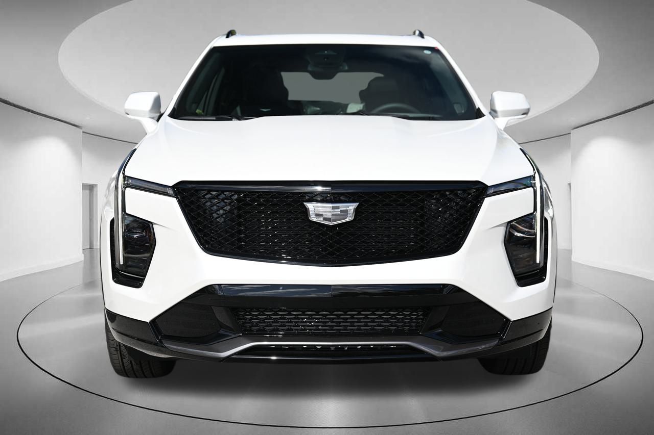 2024 Cadillac XT4 Sport 8