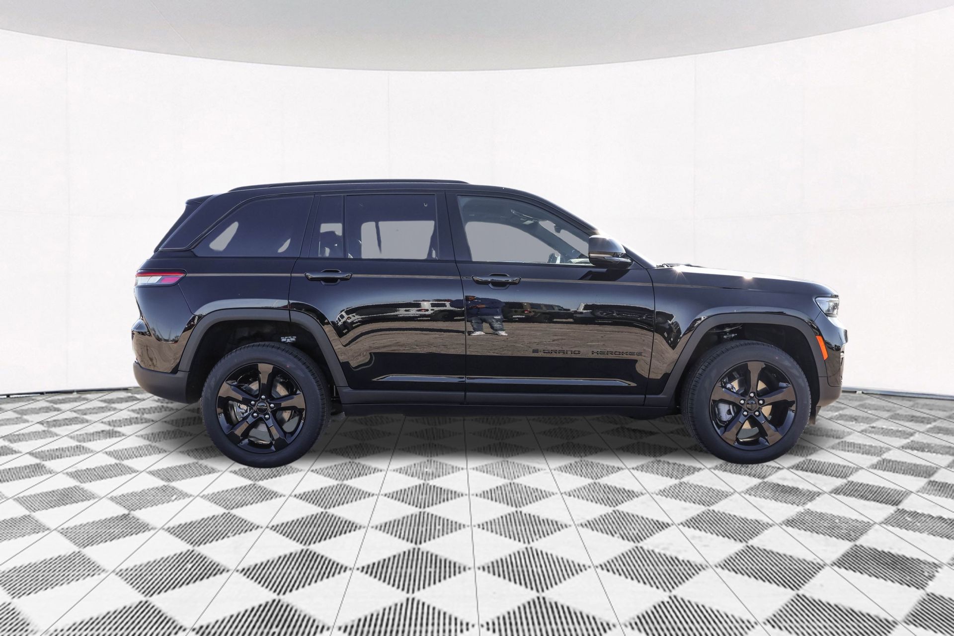 2025 JEEP GRAND CHEROKEE - Image 11