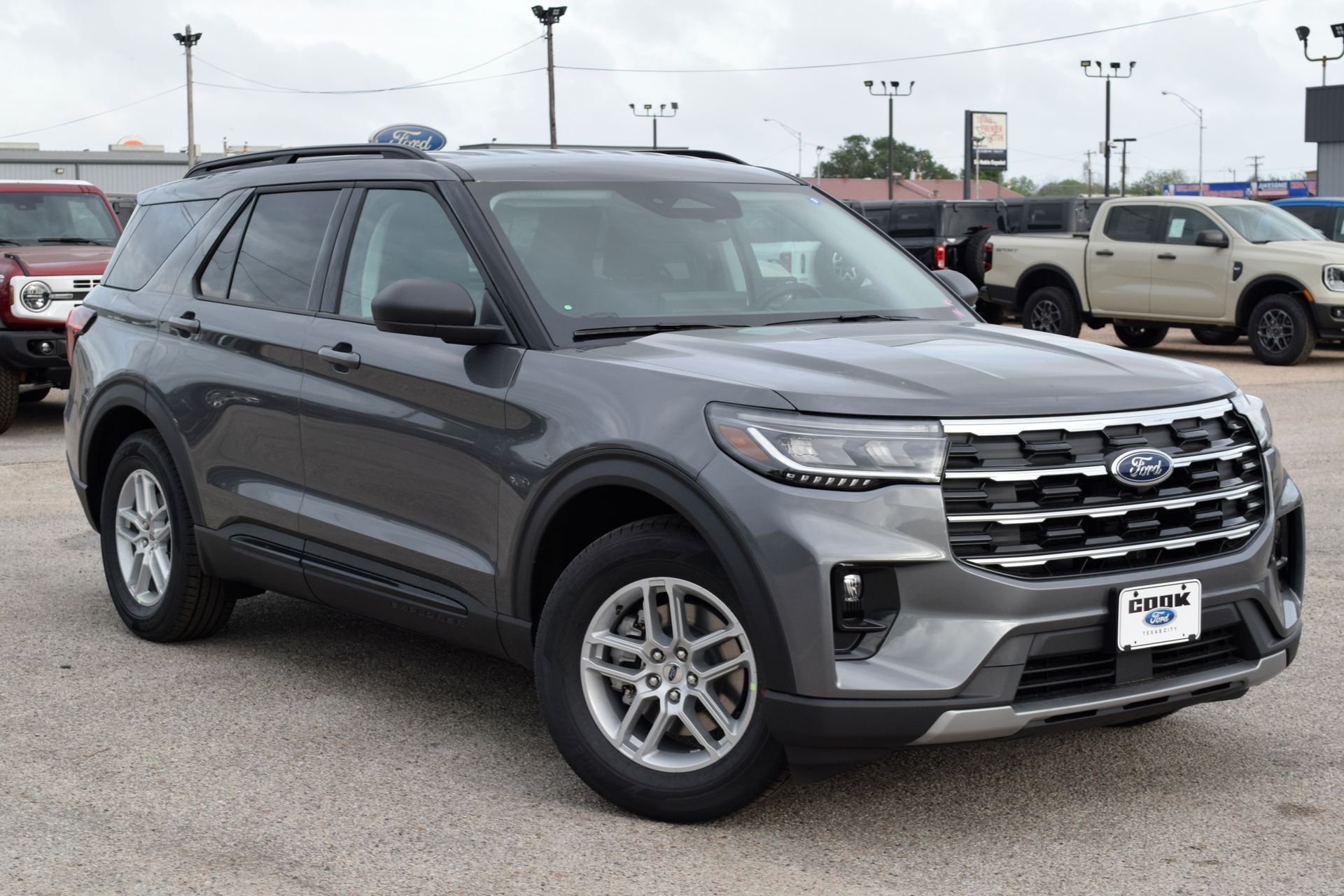 View vehicle photo 3