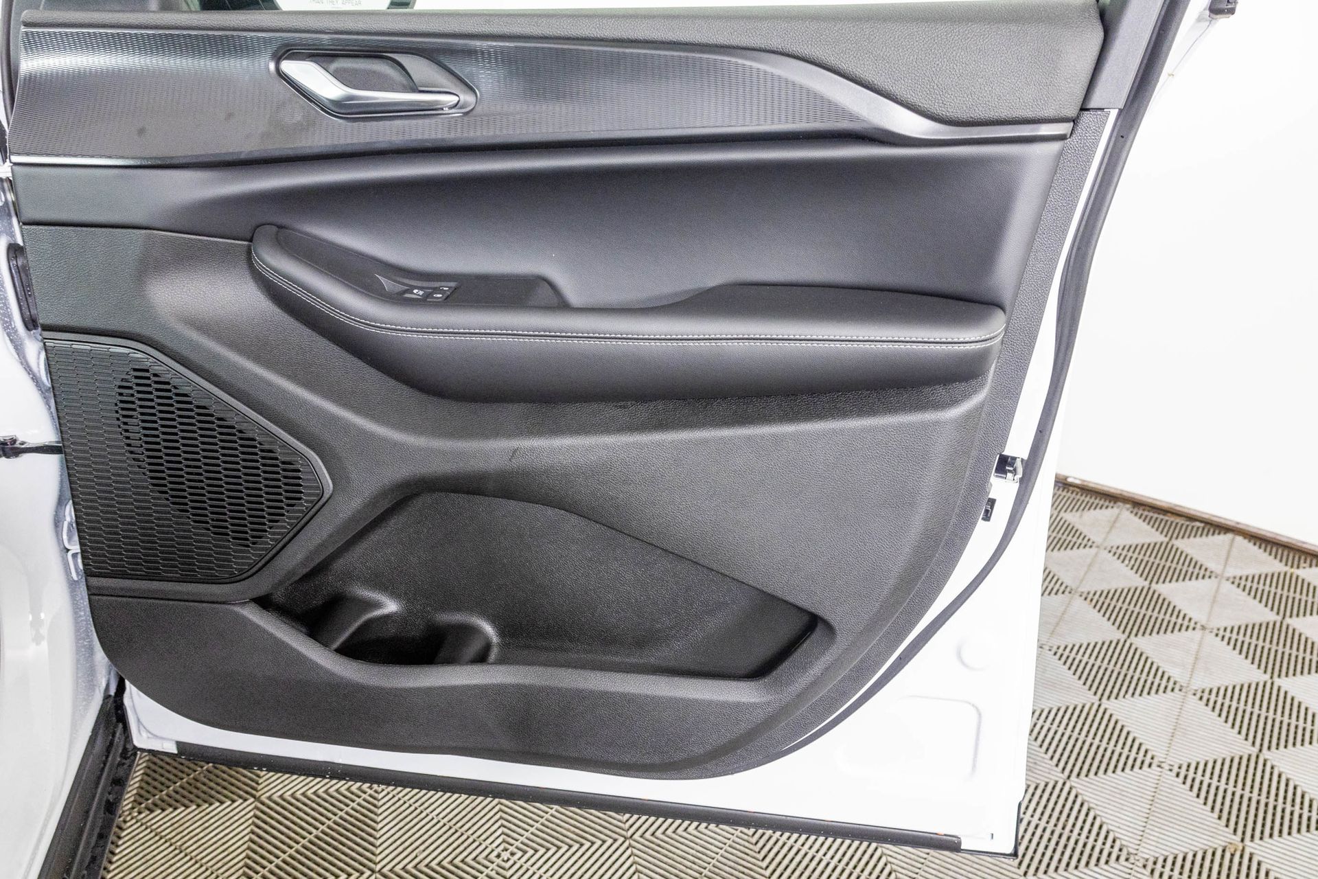 2025 JEEP GRAND CHEROKEE L - Image 28