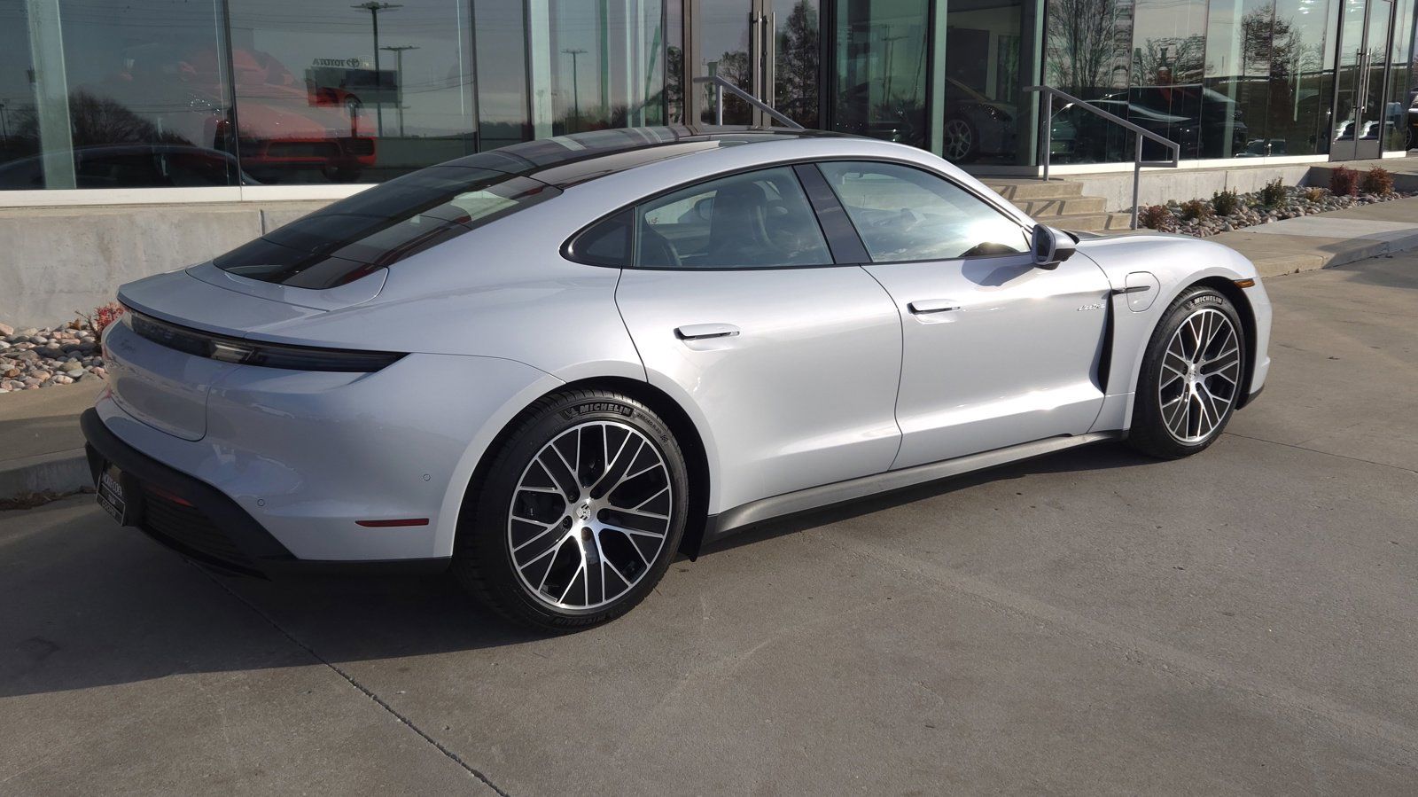 View vehicle photo 7