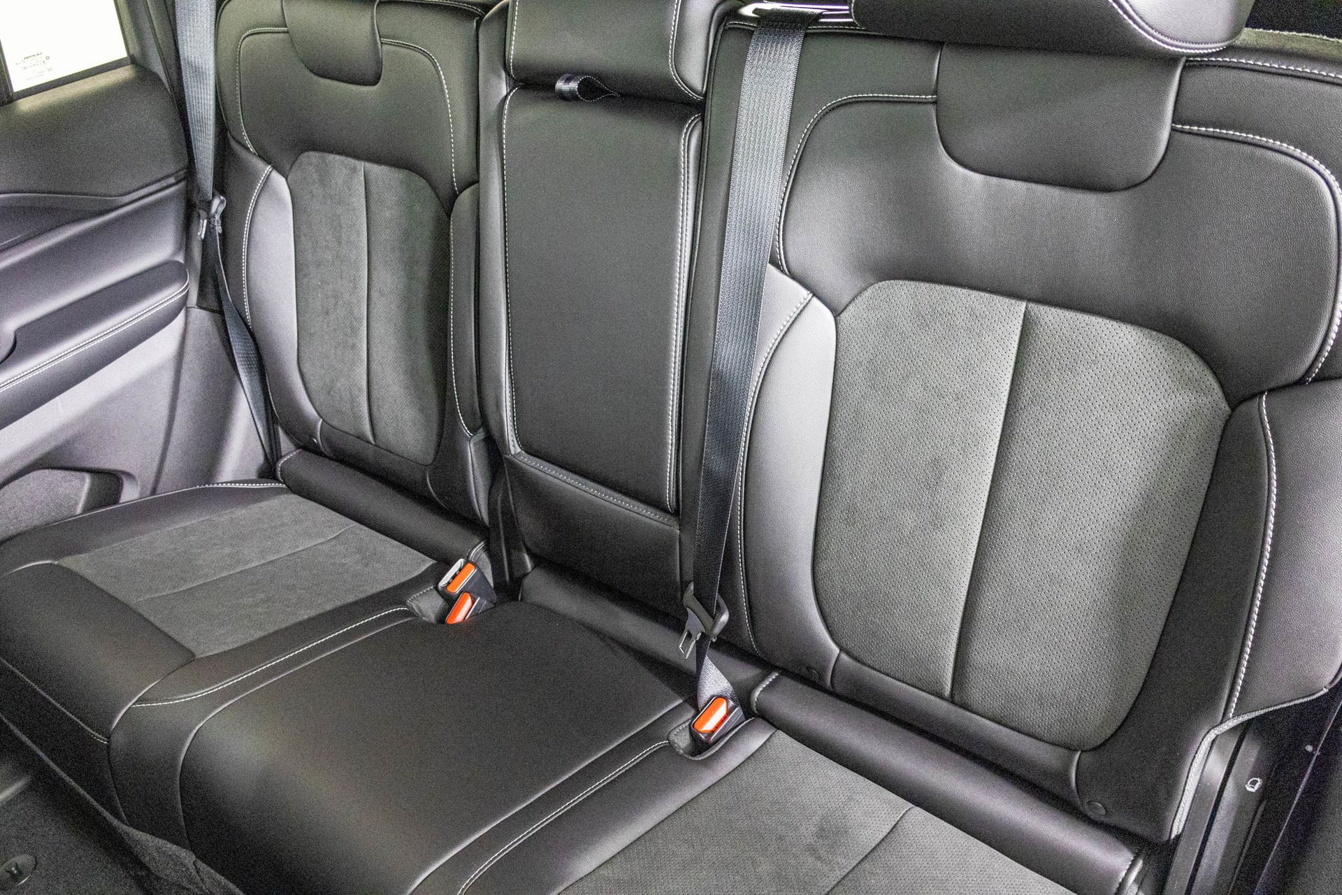 2025 JEEP GRAND CHEROKEE - Image 30