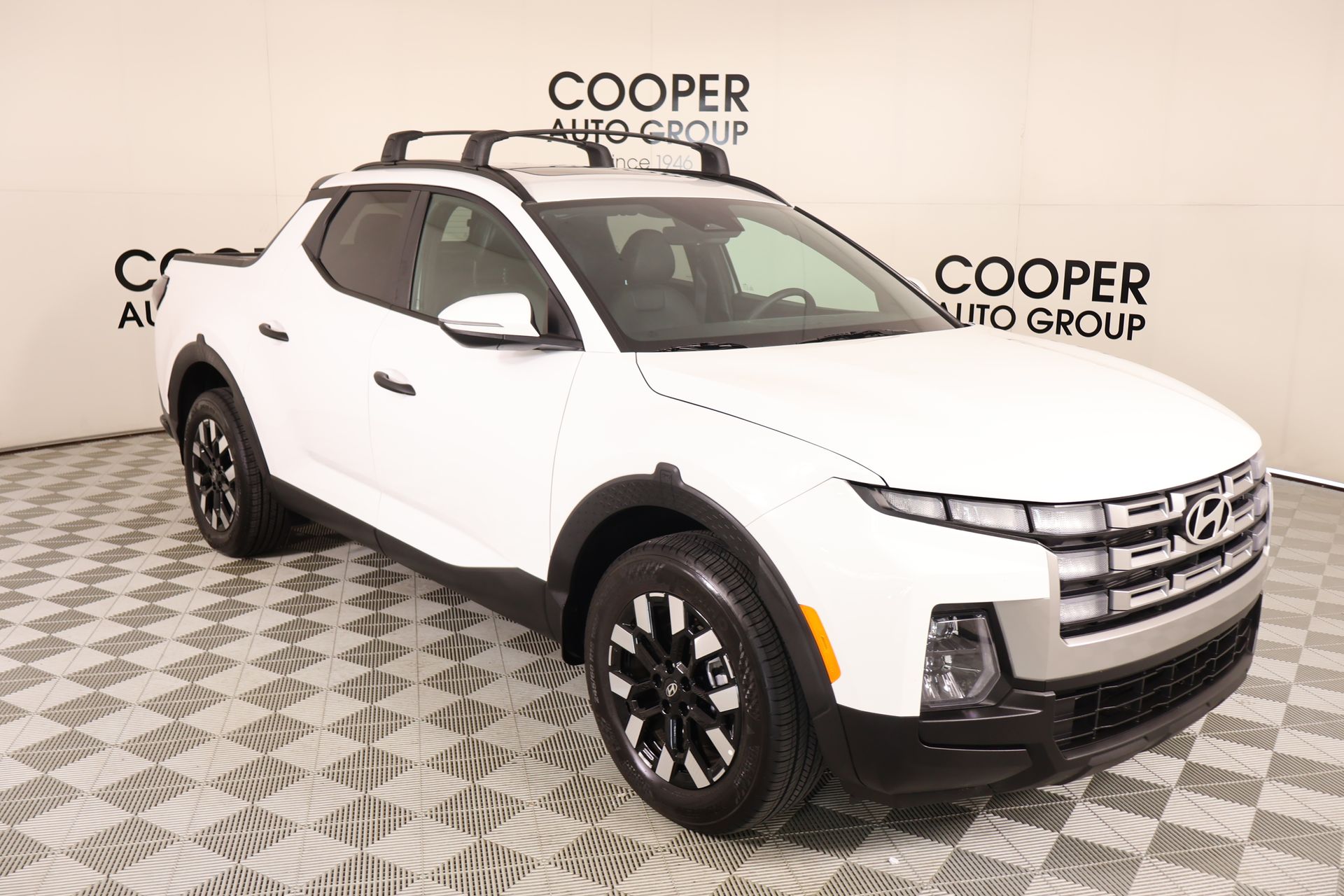 Atlas White 2026 Hyundai Santa Cruz Pickup Truck Front-Wheel Drive 8-Speed Automatic