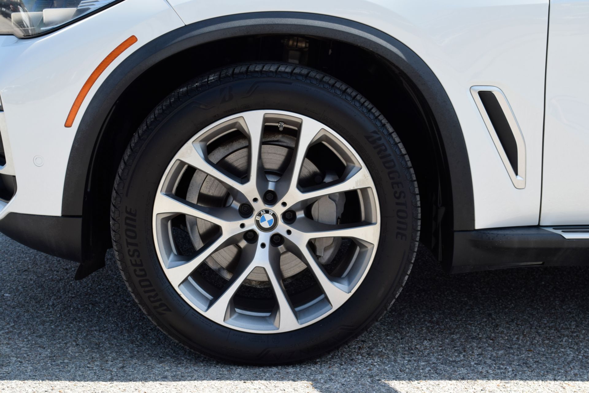 2019 BMW X5 xDrive40i White at Ultimate Motorsports