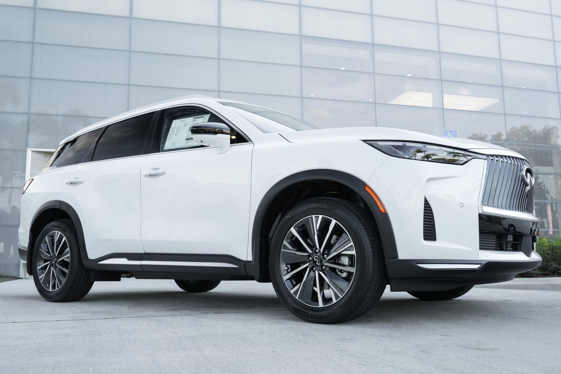 2026 INFINITI QX60 LUXE