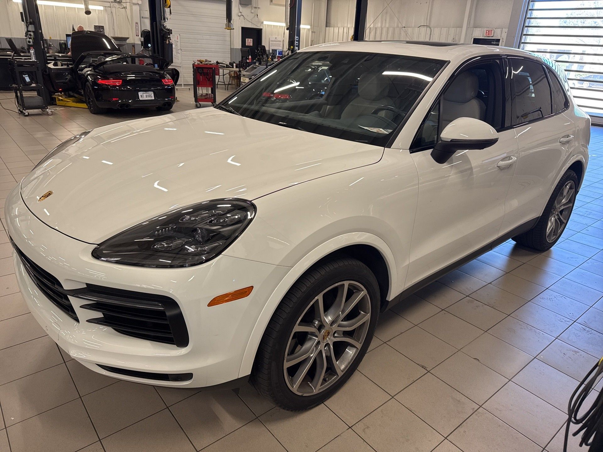 White 2019 Porsche Cayenne AWD SUV / Crossover All-Wheel Drive 8-Speed Automatic