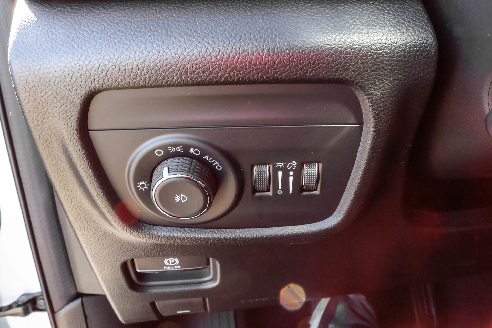 2025 JEEP GRAND CHEROKEE L - Image 29