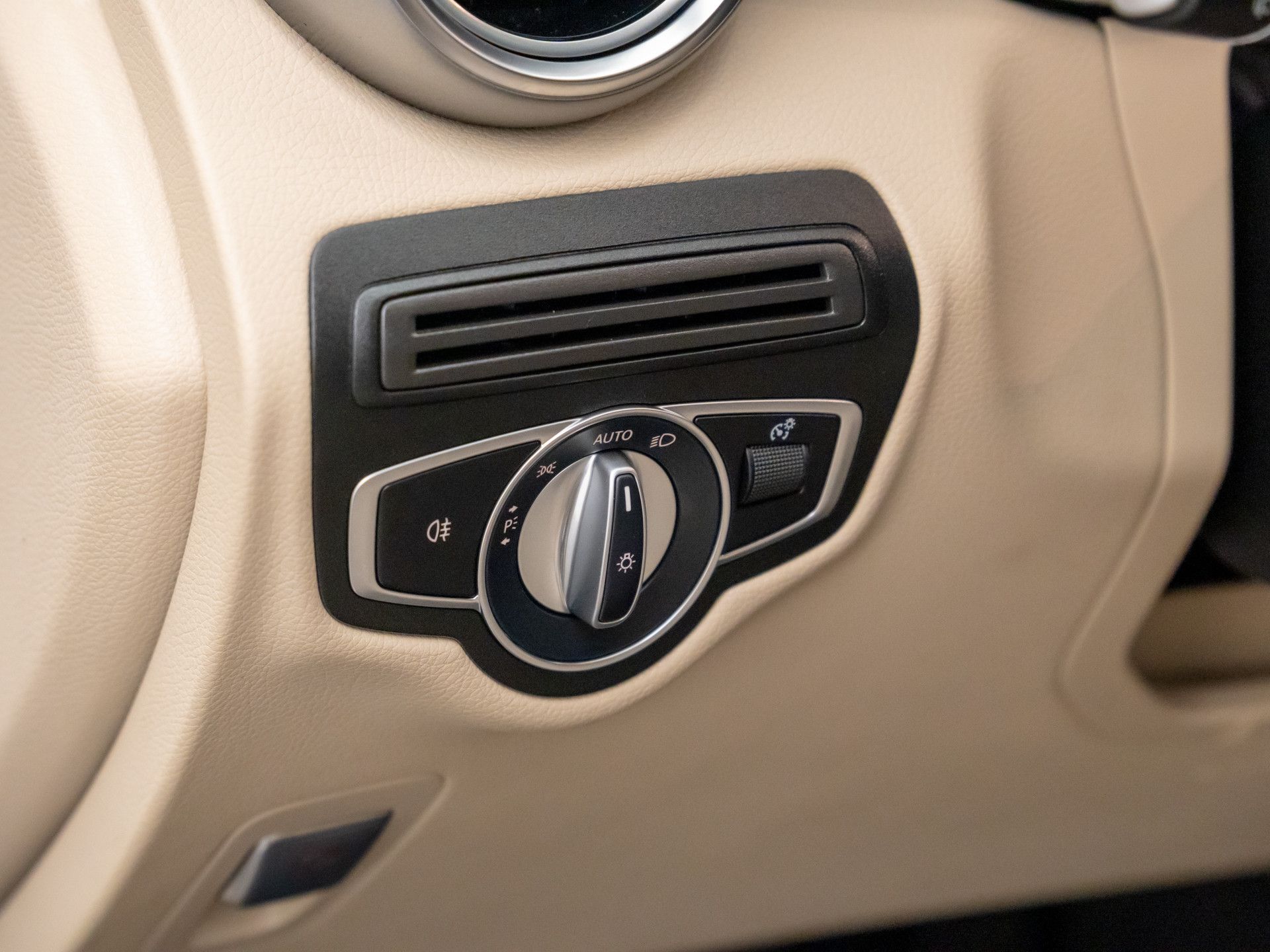 2022 Mercedes-Benz GLC GLC 300 photo