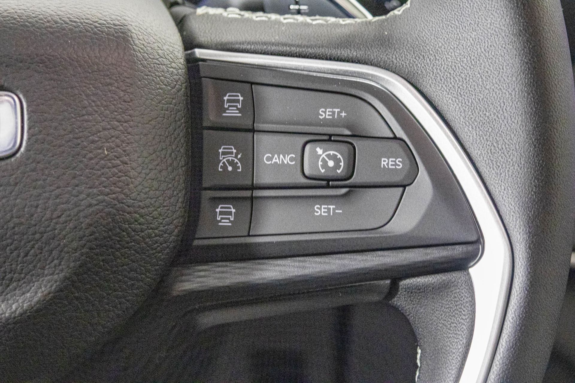 2025 JEEP GRAND CHEROKEE L - Image 31