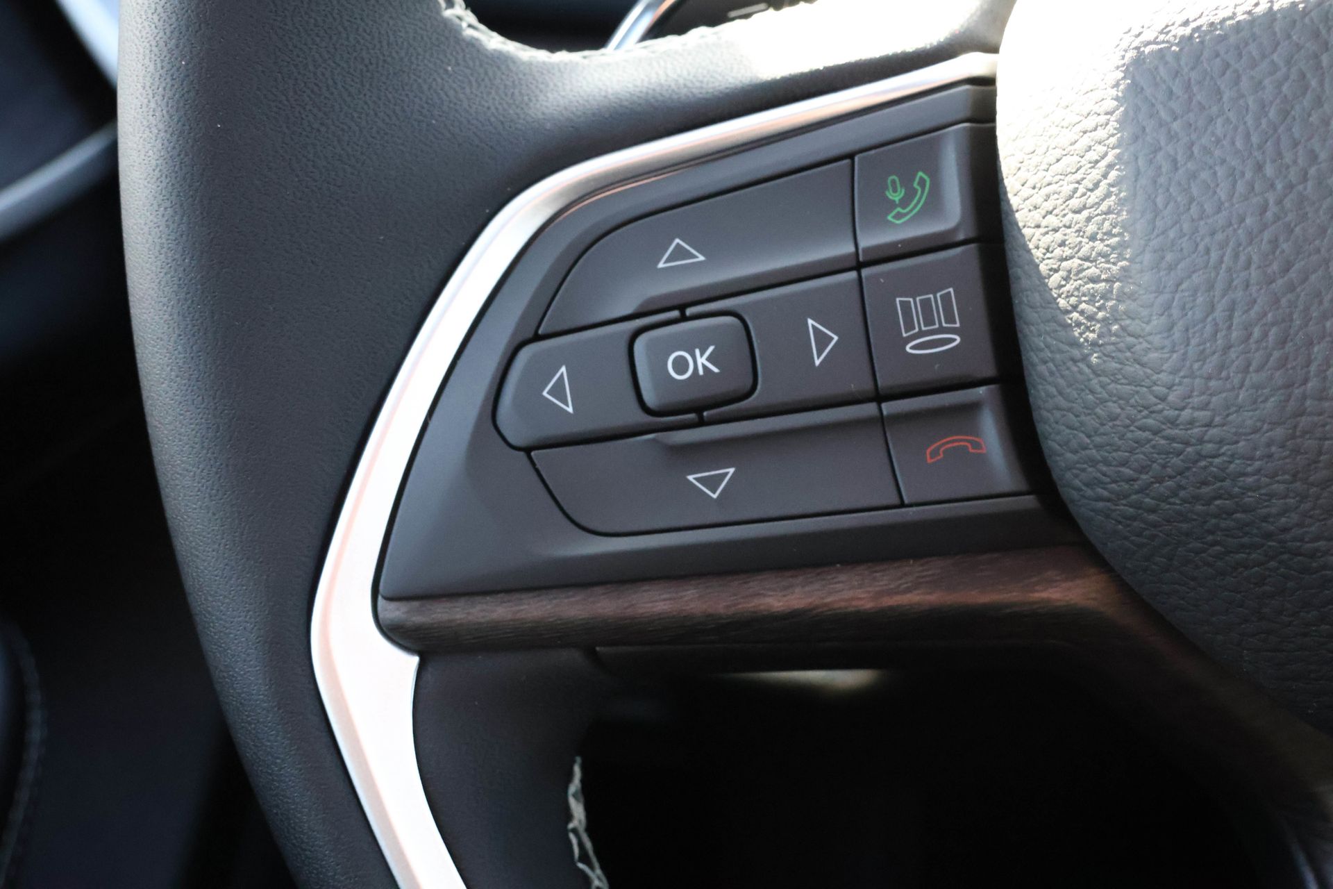 2025 JEEP GRAND CHEROKEE - Image 26