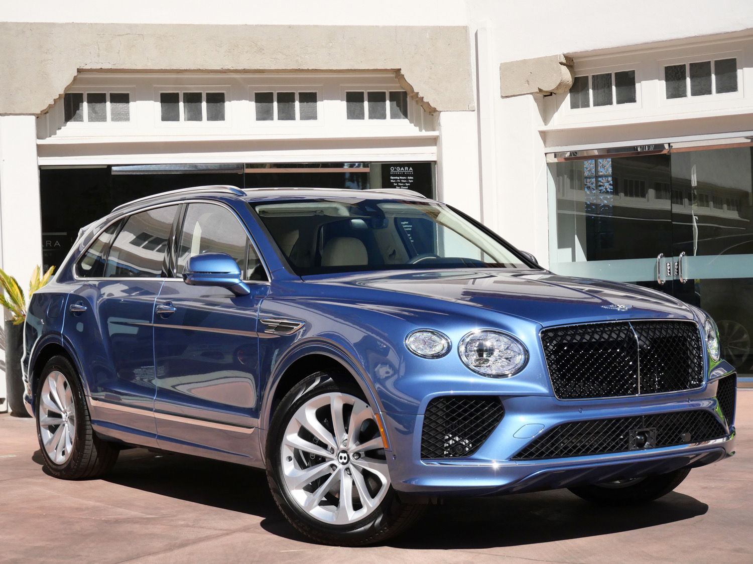 Portofino 2025 Bentley Bentayga Hybrid AWD SUV / Crossover All-Wheel Drive 8-Speed Automatic