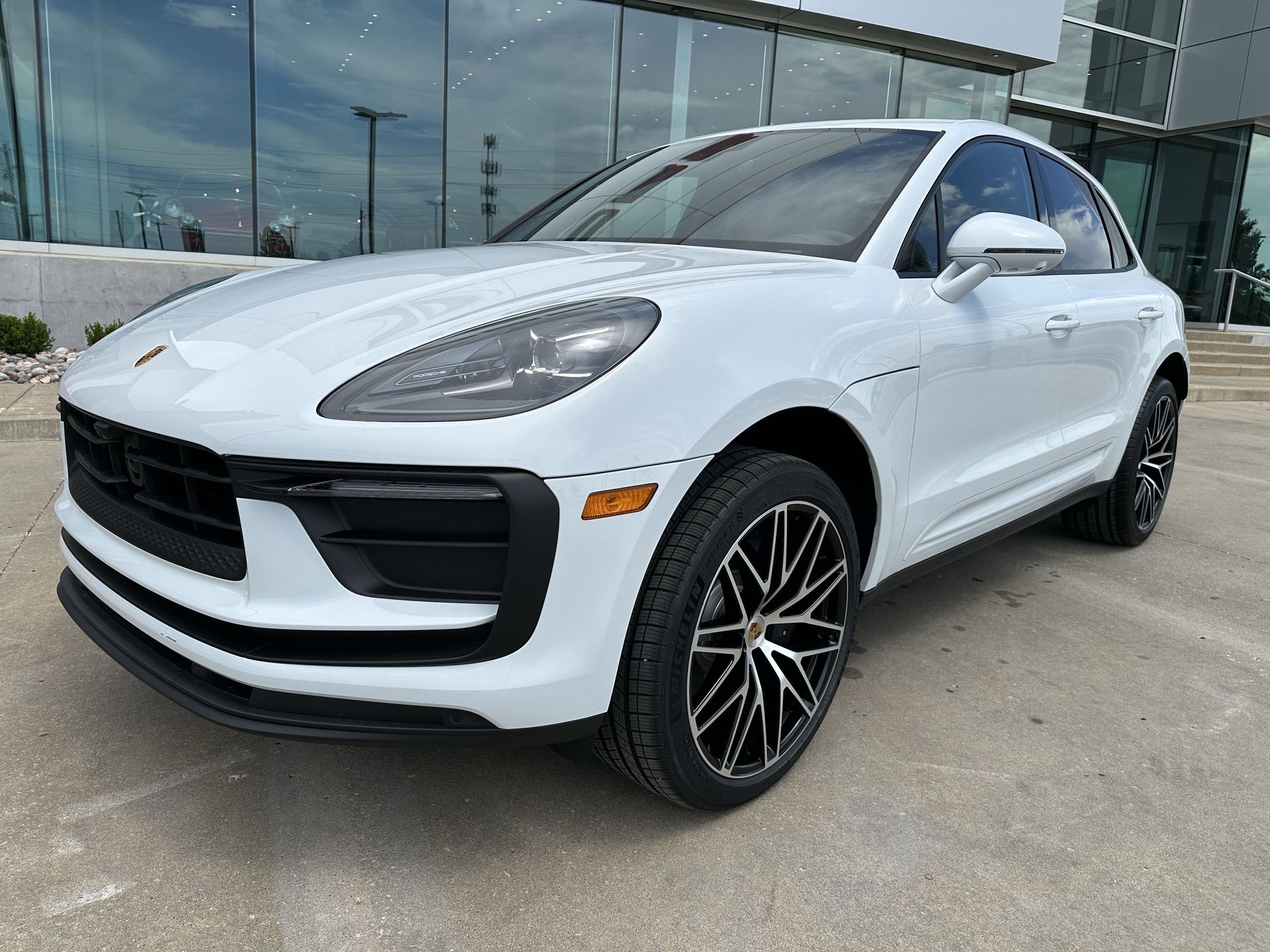 2025 Porsche Macan AWD