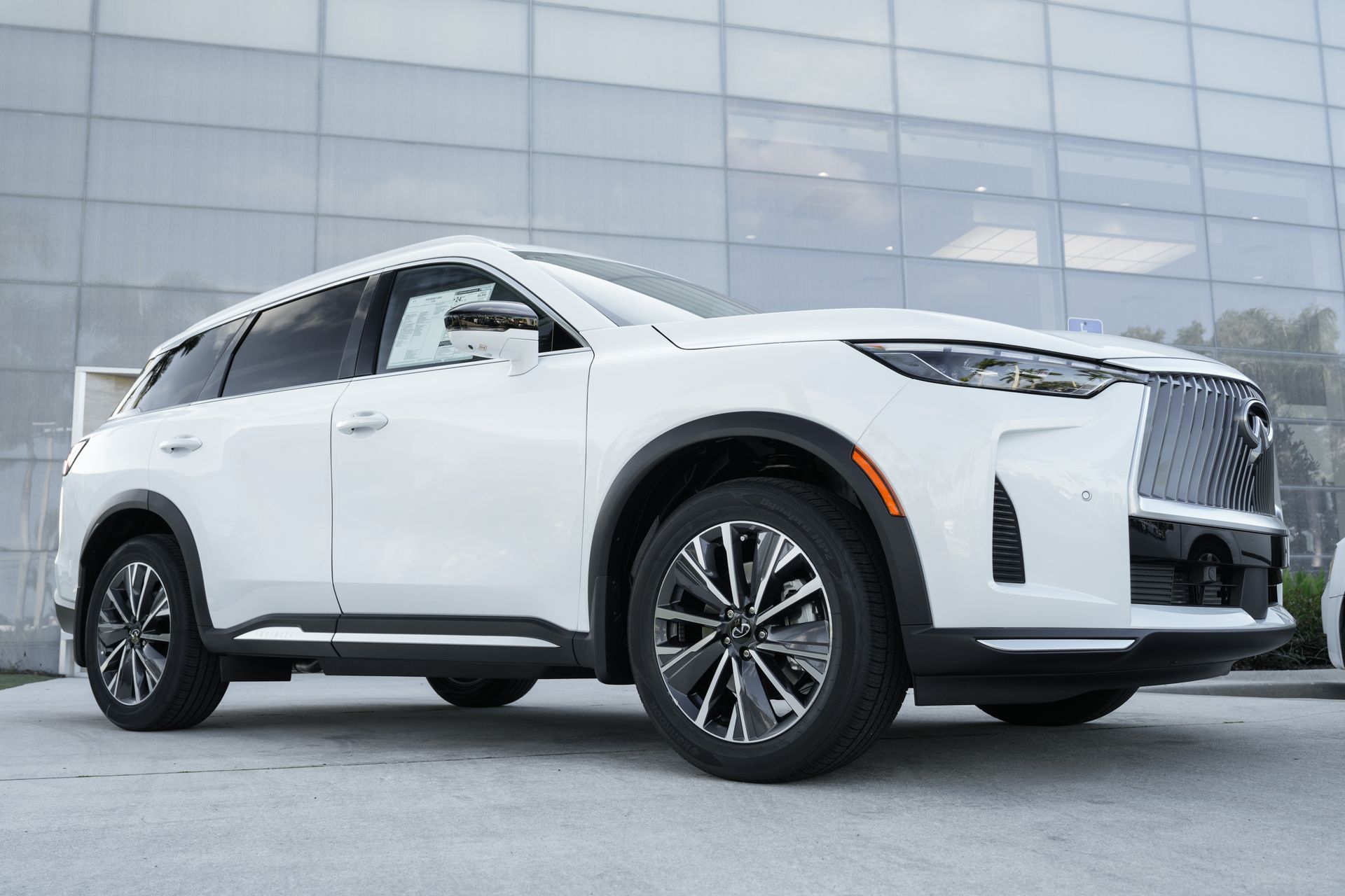 2026 INFINITI QX60 LUXE