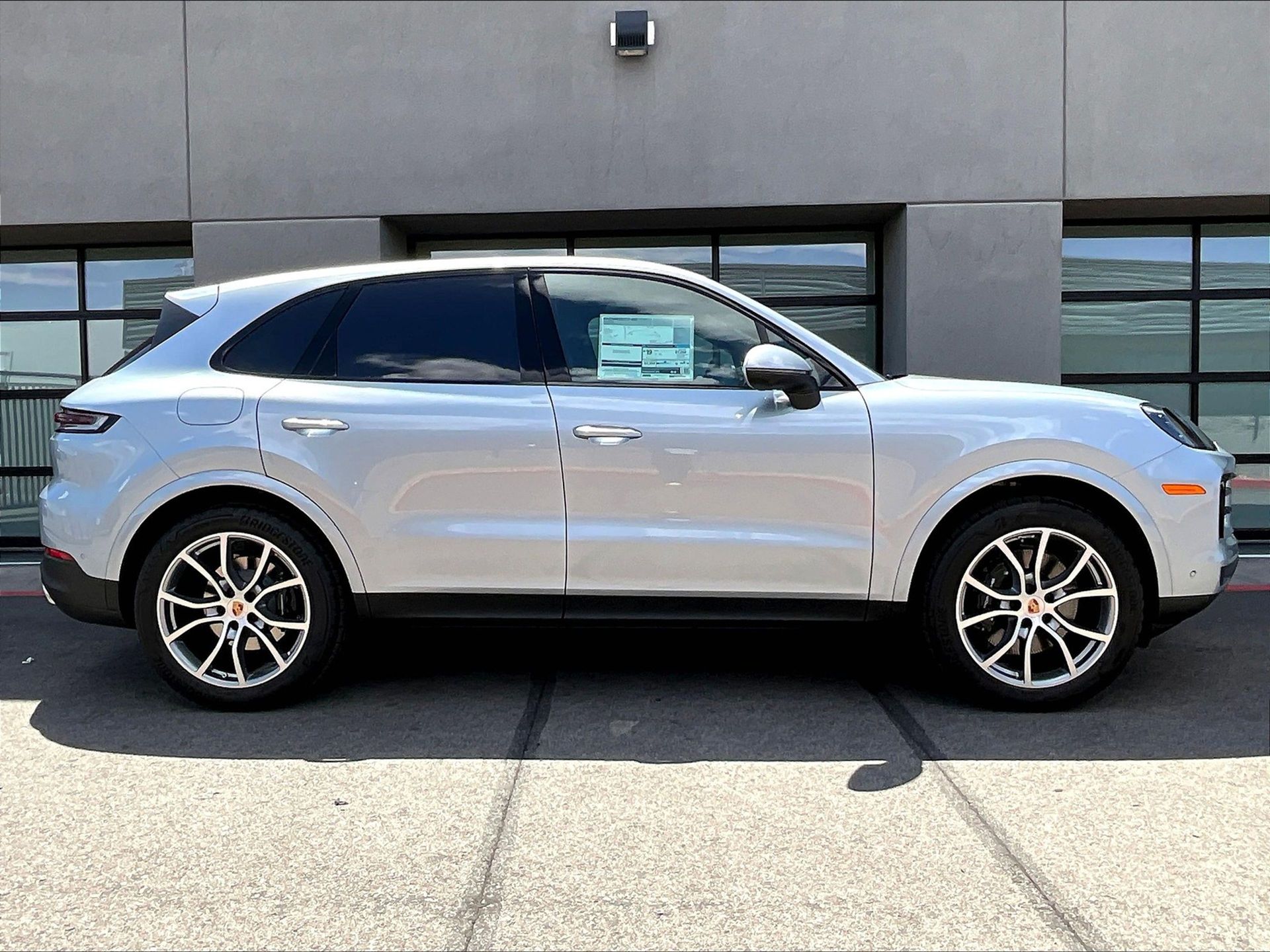 2025 Cayenne picture #7