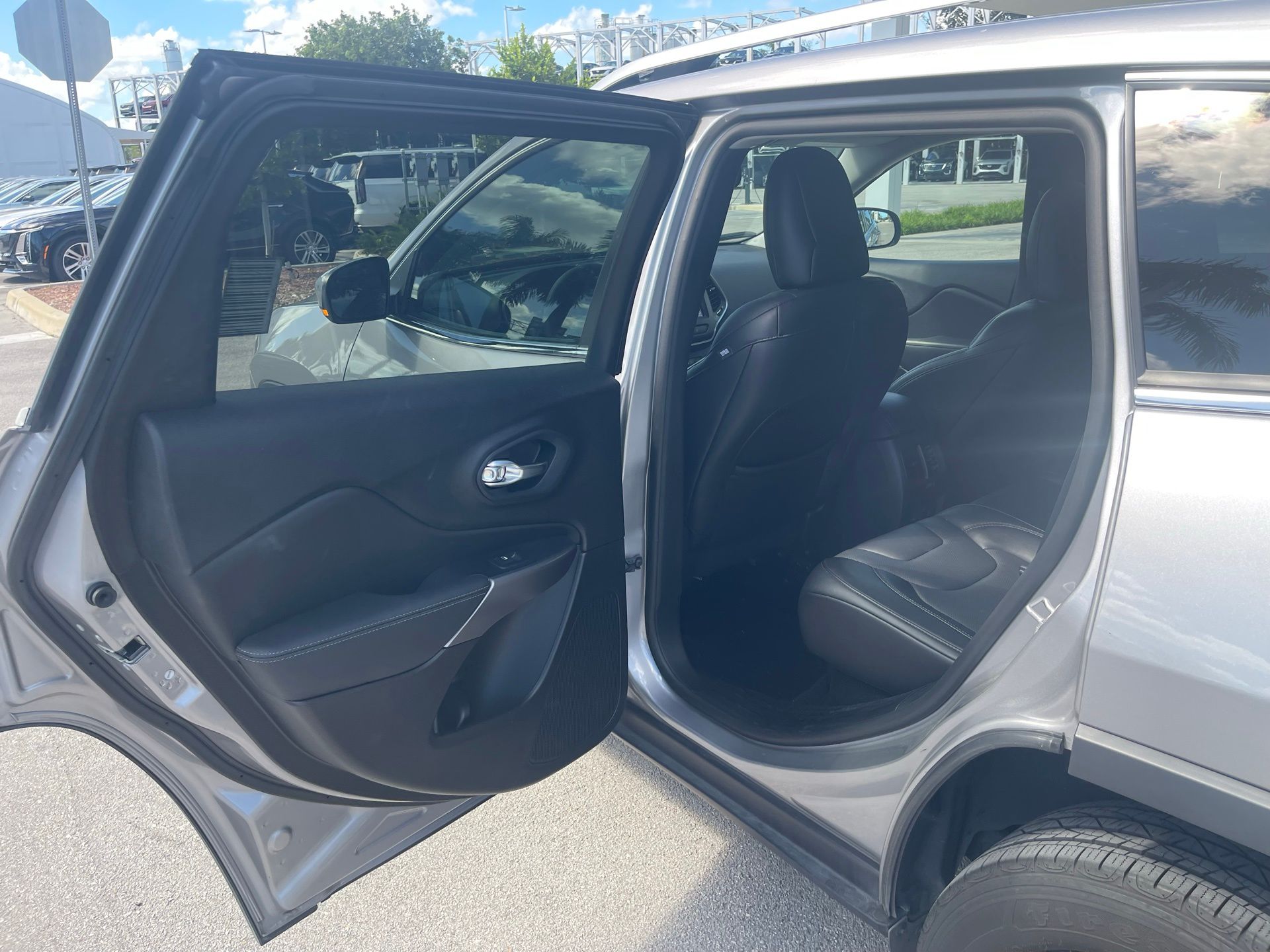 2021 Jeep Cherokee Latitude Lux 10