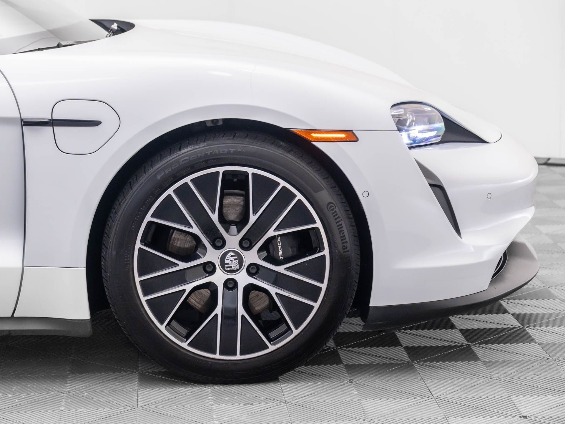 2022 Porsche Taycan  photo