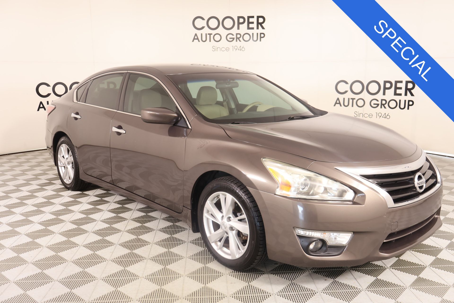 Java Metallic 2015 Nissan Altima Sedan Front-Wheel Drive Continuously Variable Transmission