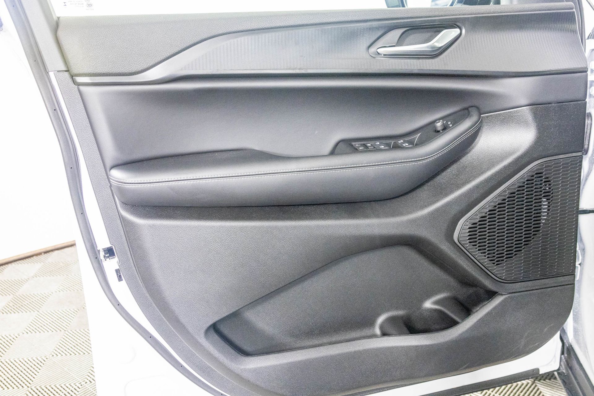 2025 JEEP GRAND CHEROKEE L - Image 14