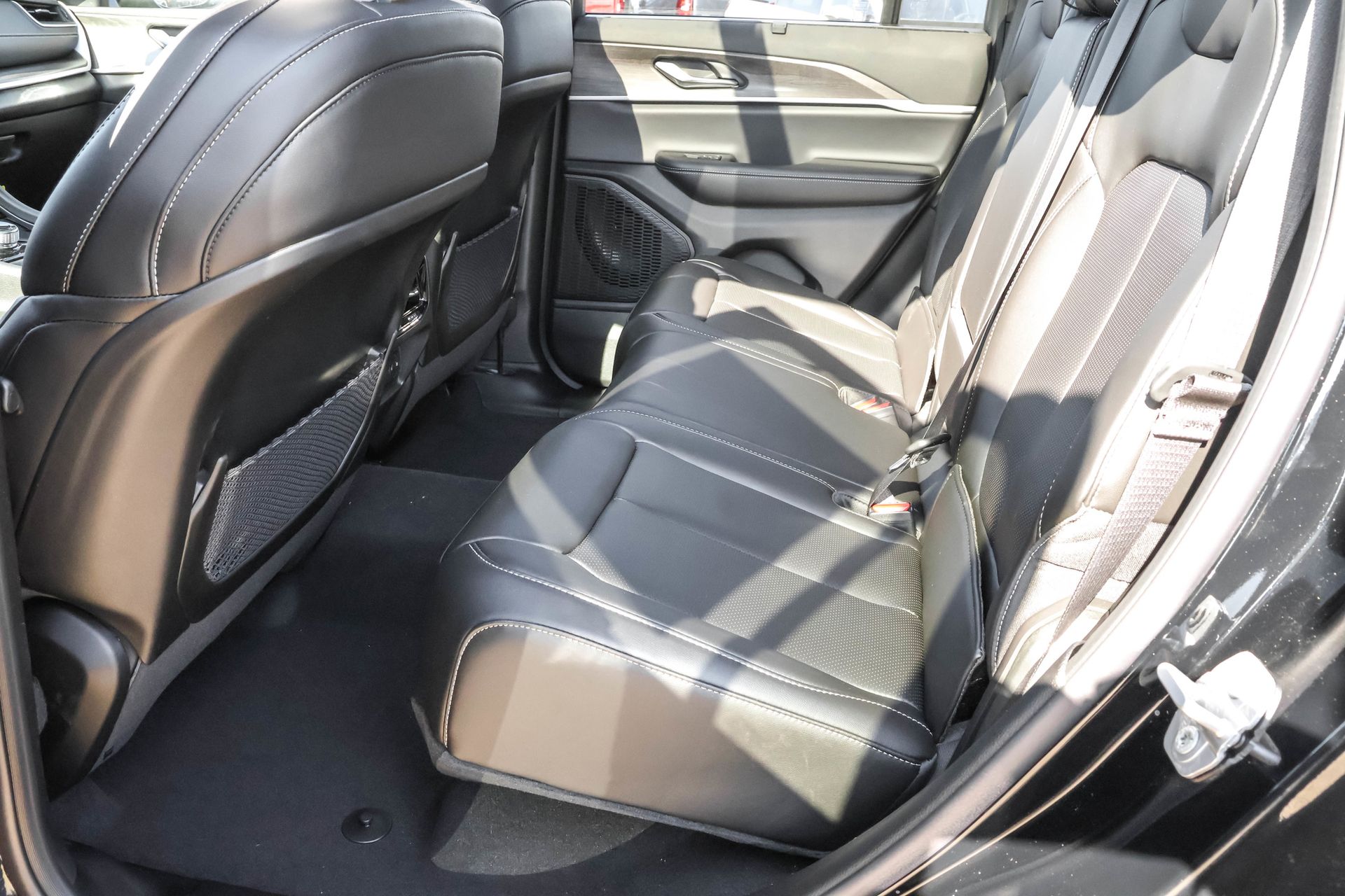 2025 JEEP GRAND CHEROKEE - Image 15