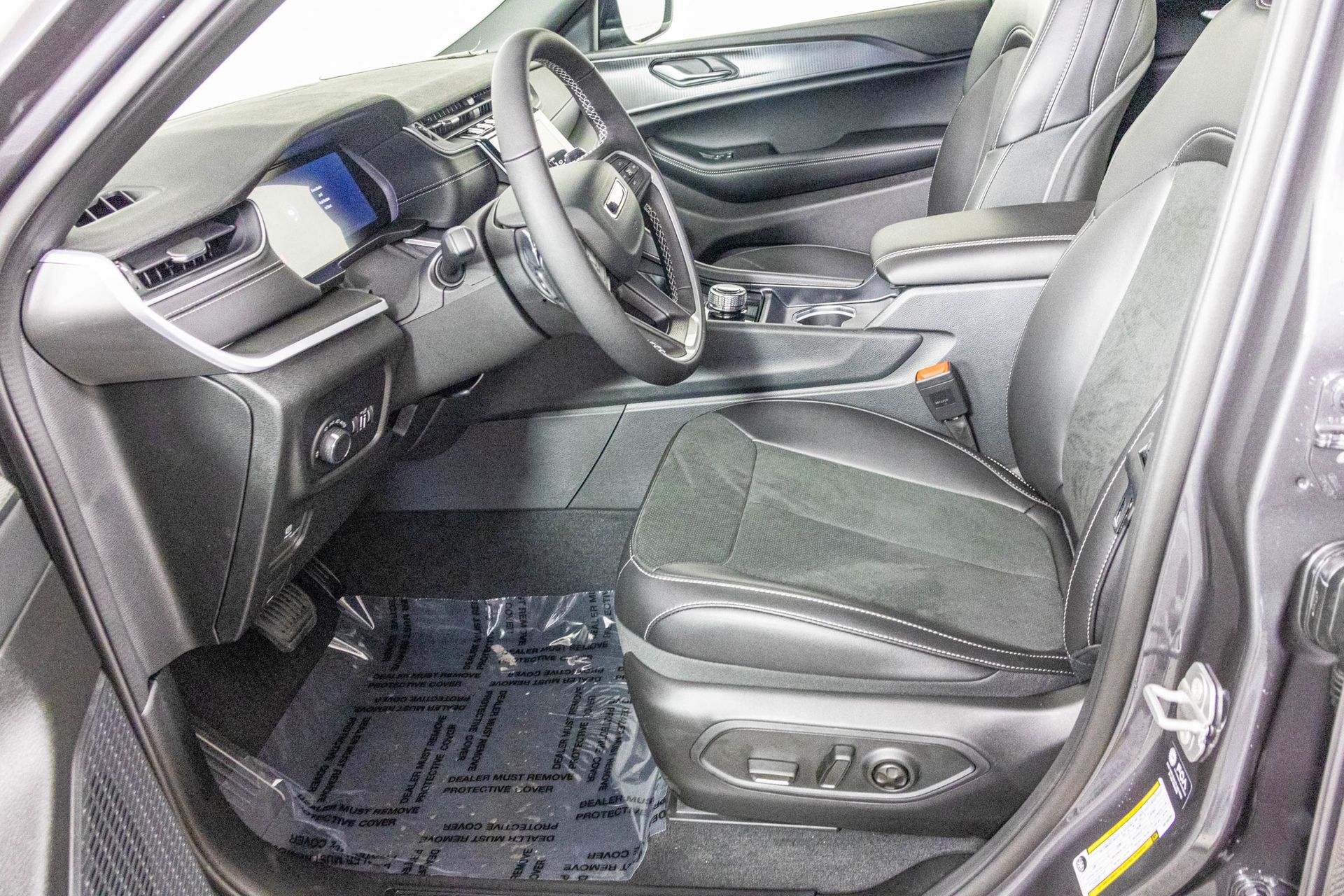 2025 JEEP GRAND CHEROKEE L - Image 15