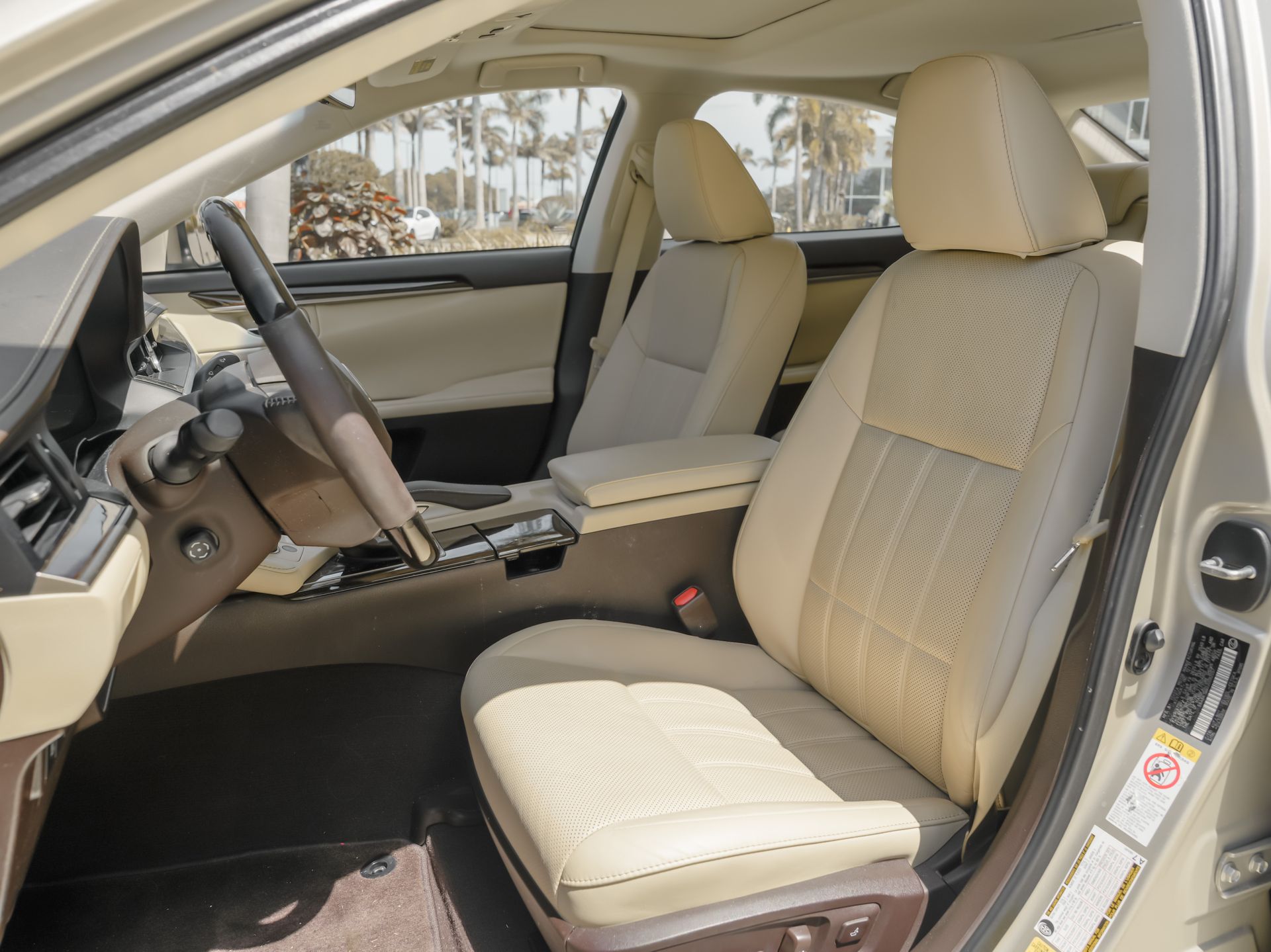used 2018 Lexus ES car, priced at $26,300